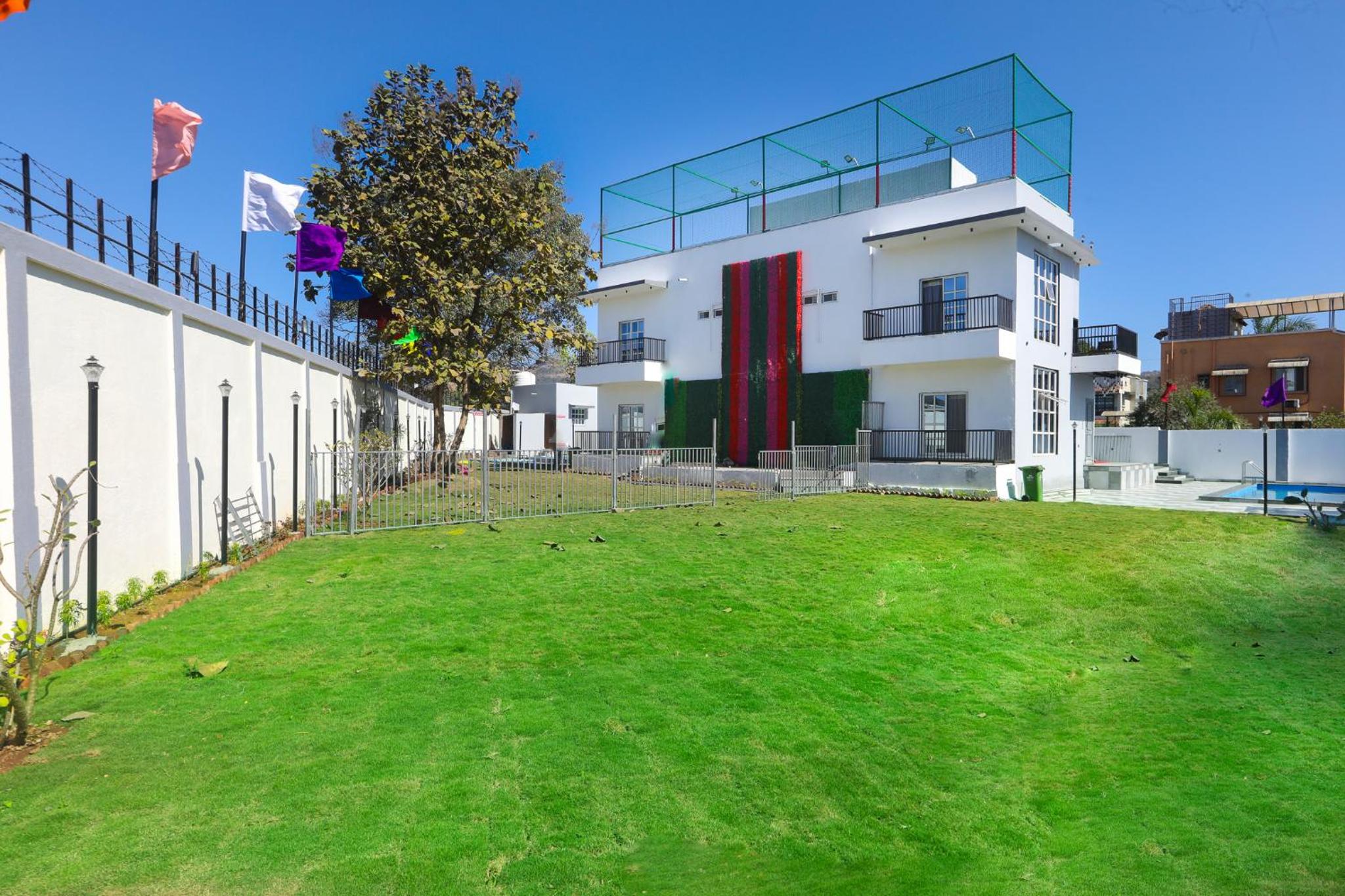 Five-Bedroom House photo 2