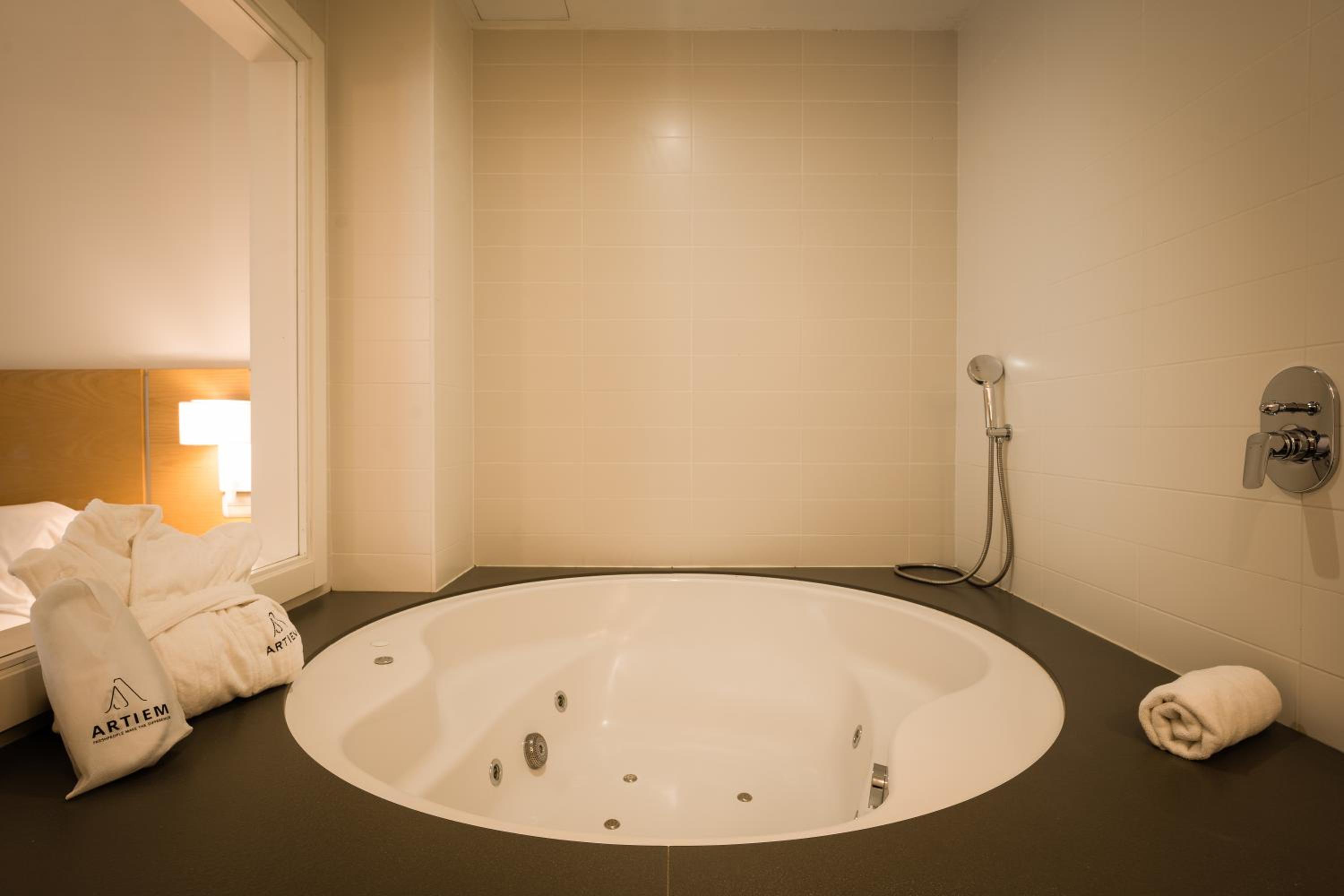 Deluxe Double Room with Hot Tub photo 3