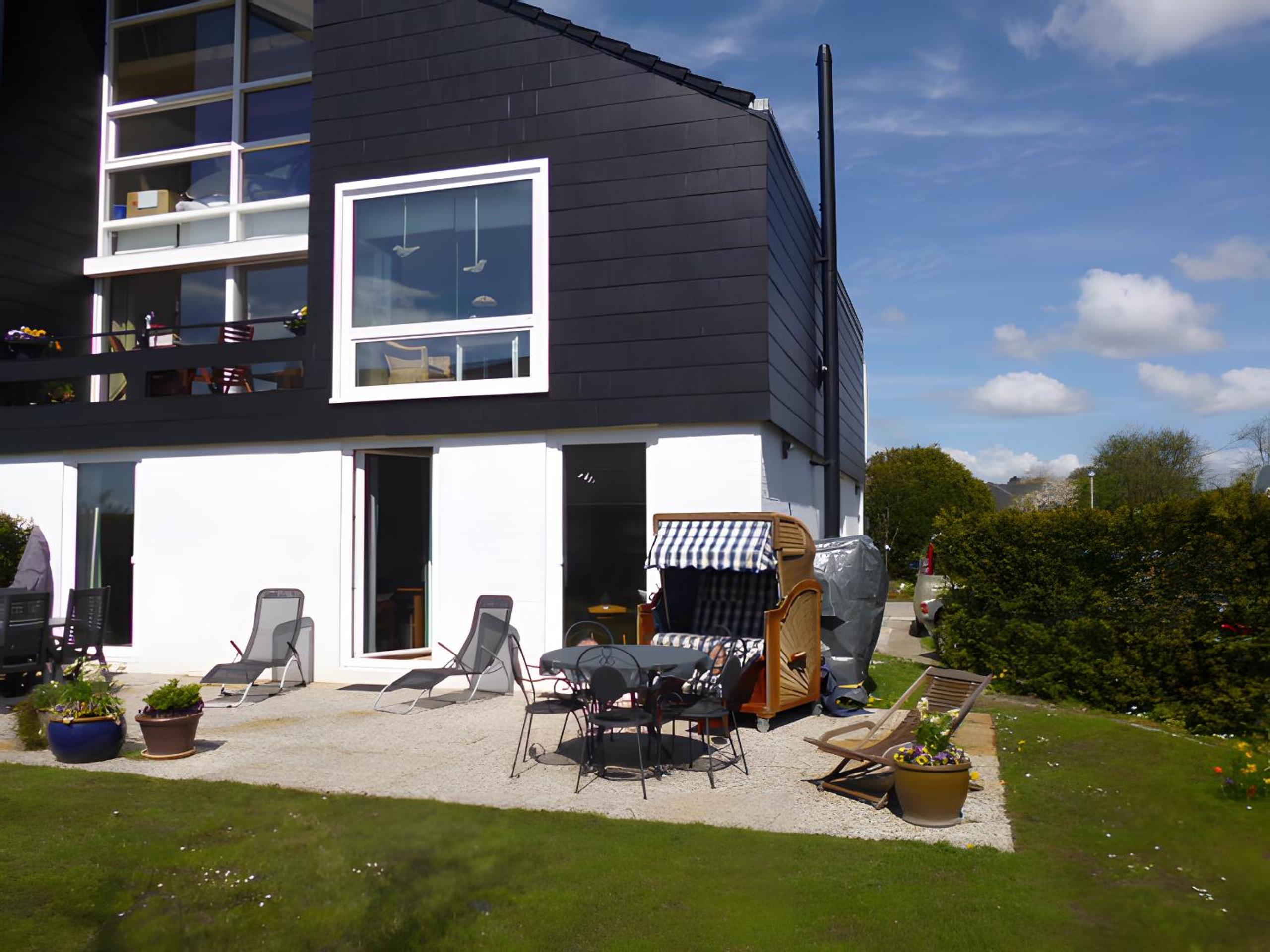 One-Bedroom Apartment with Garden View photo 2