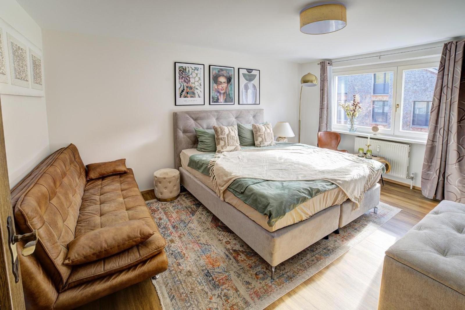 One-Bedroom Apartment with Bath photo 1