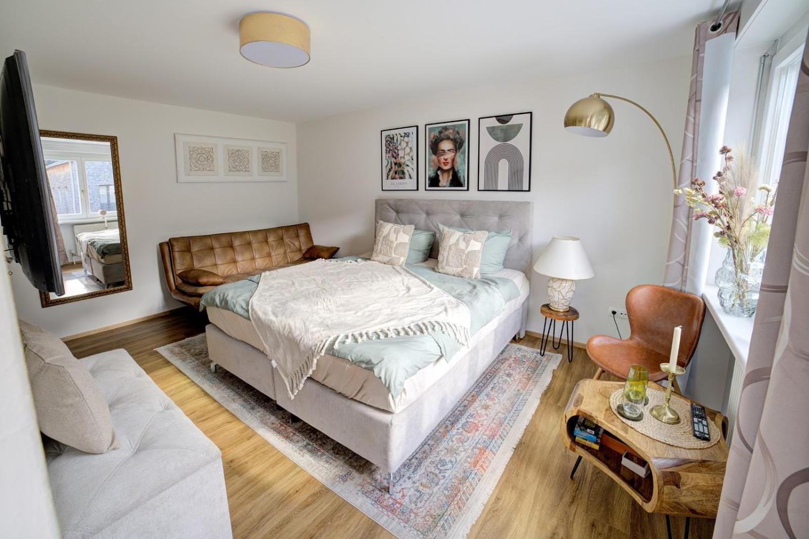 One-Bedroom Apartment with Bath photo 2