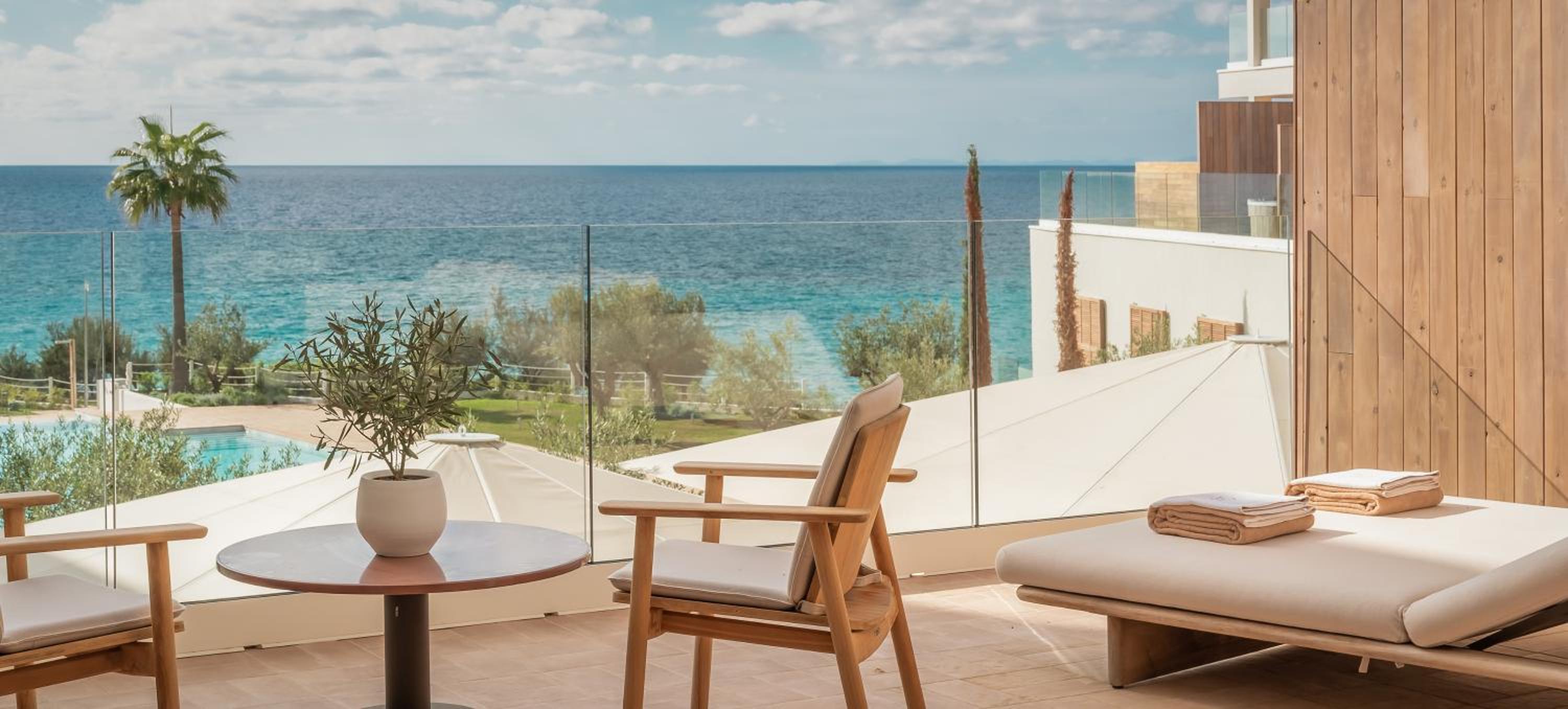 Suite de 2 Dormitorios con Vistas al Mar y Terraza con Bañera