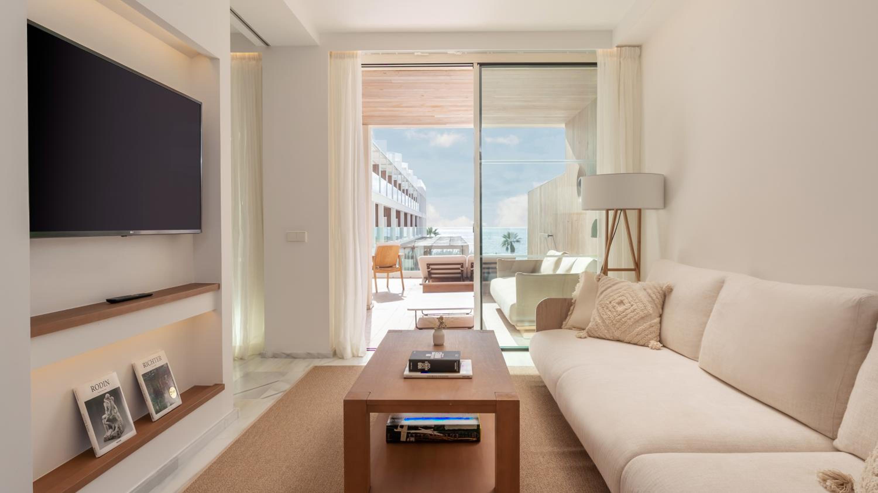 Suite de 2 Dormitorios con Vistas al Mar y Terraza con Bañera