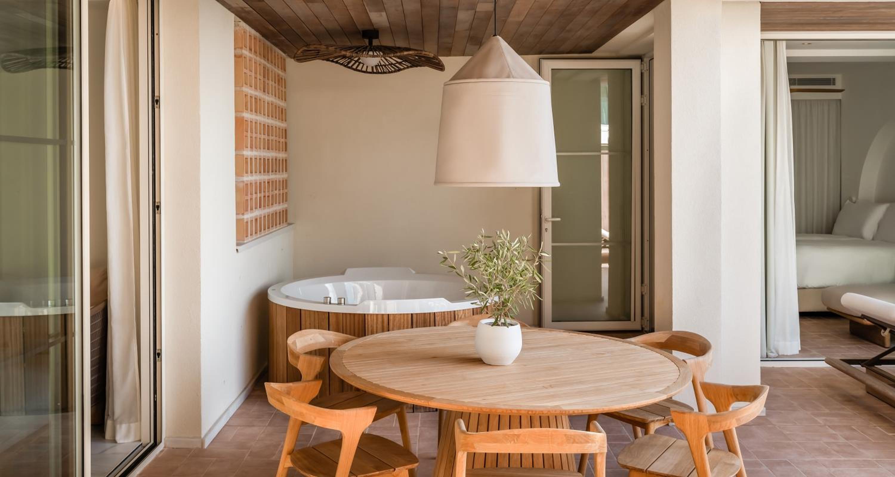 Suite de 2 Dormitorios con Vistas al Mar y Terraza con Bañera