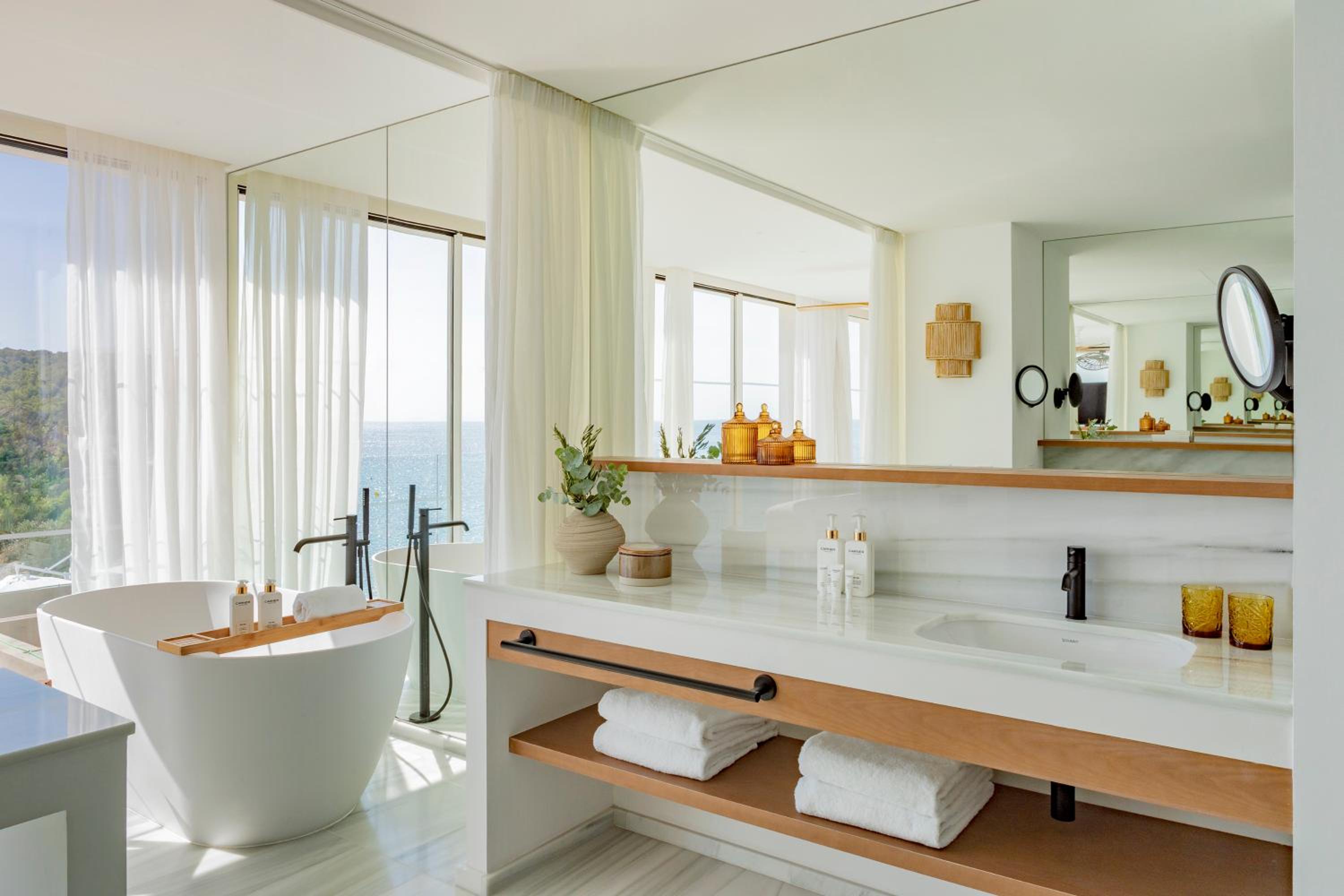 Master Suite Sea View with Terrace Bathtub photo 2