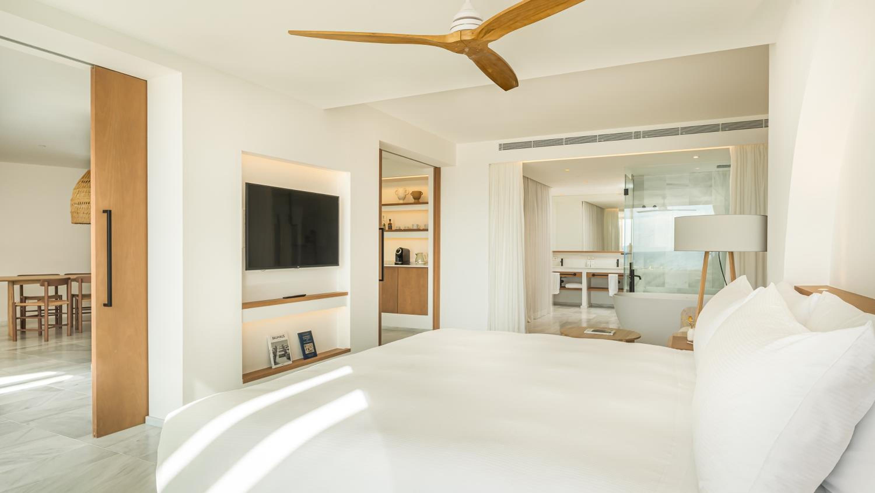 Master Suite Sea View with Terrace Bathtub photo 3