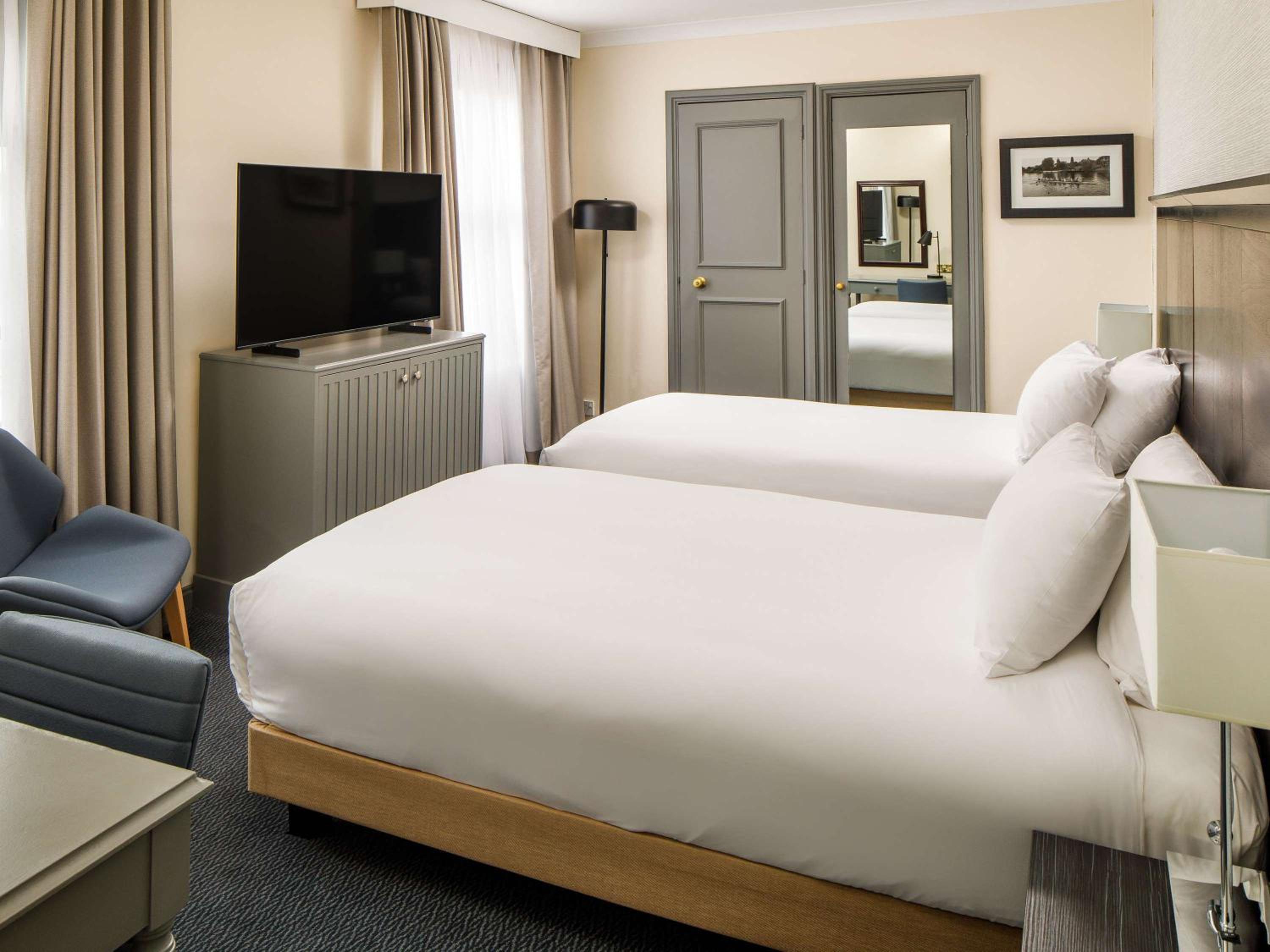 Twin Room with River View - Photo 7