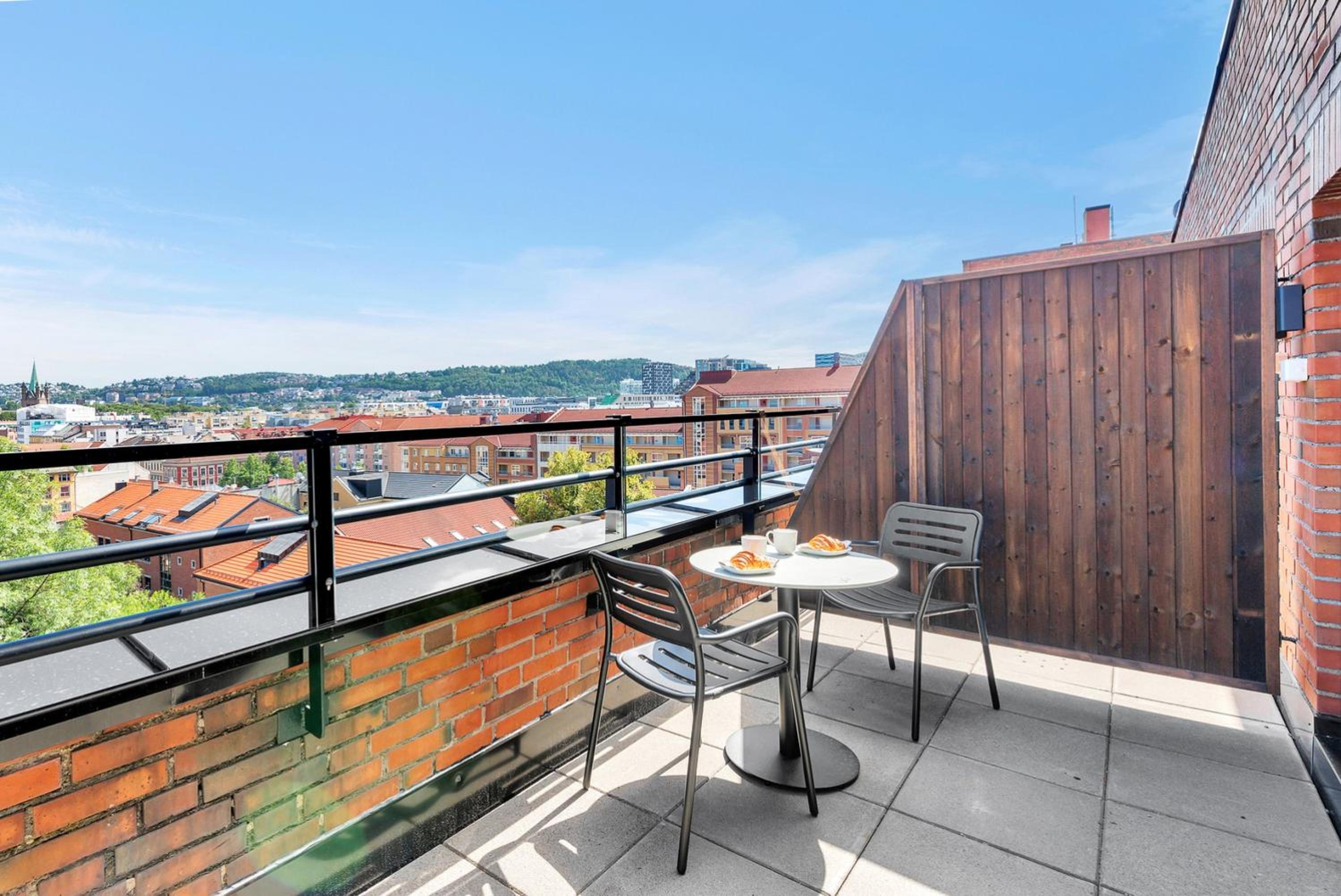 Two-Bedroom Apartment with Balcony photo 2