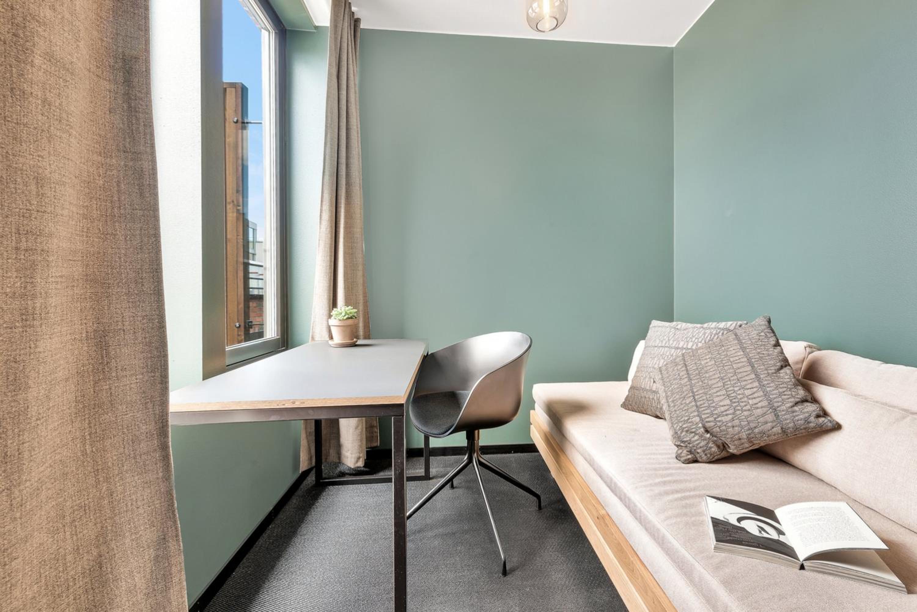 Three-Bedroom Apartment with Balcony photo 3