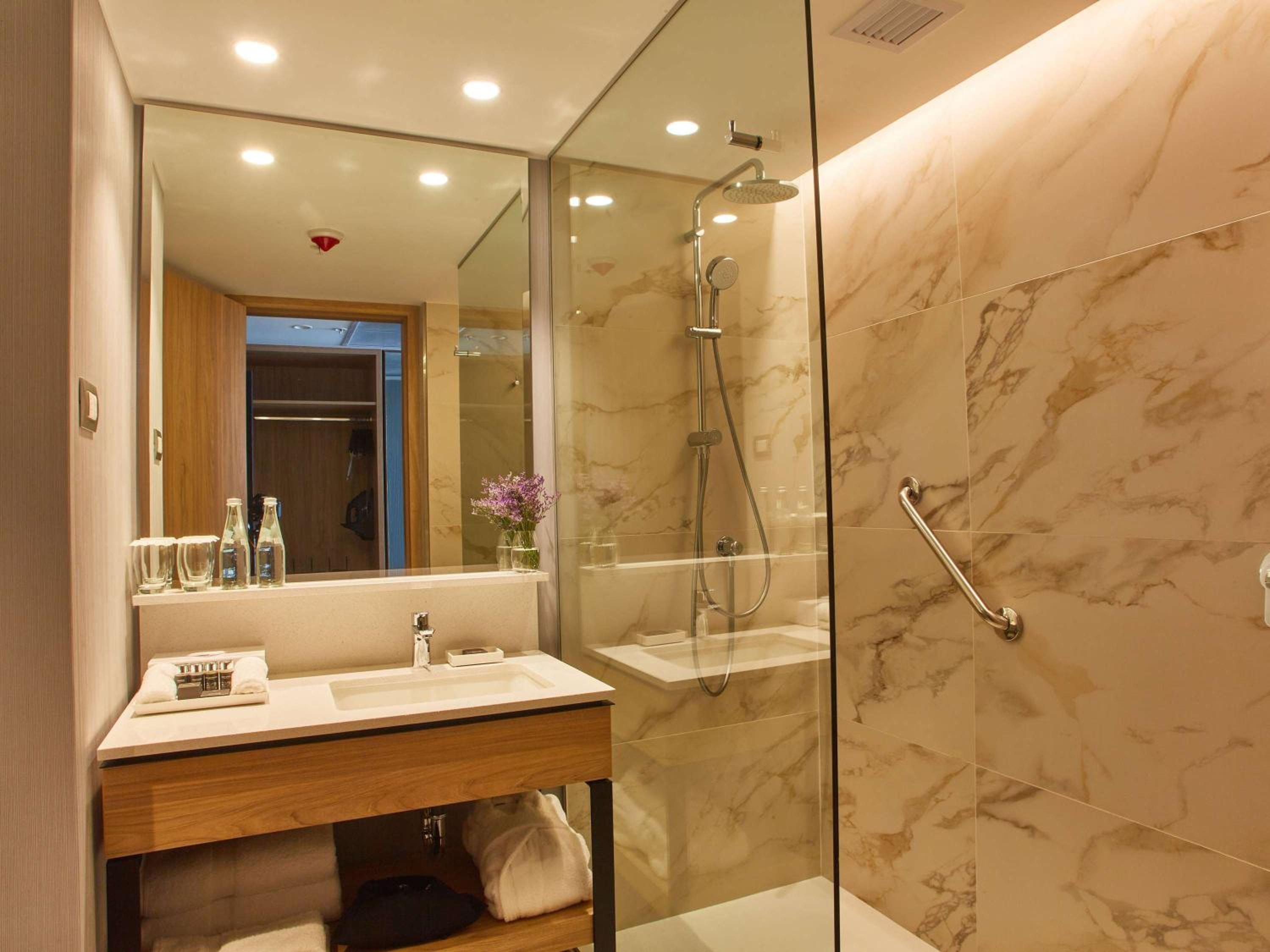 Superior Room with Two Double Beds - Photo 3