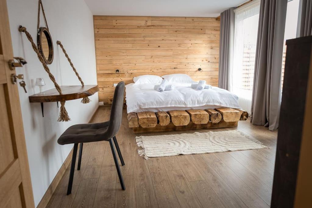Five-Bedroom House photo 1