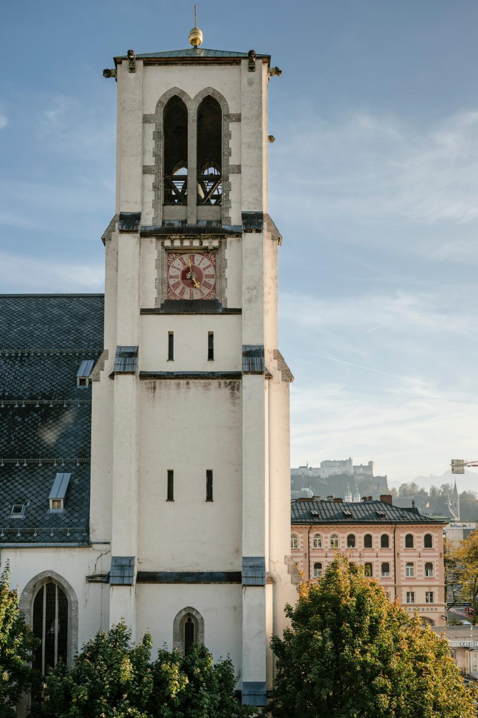 SIGNATURE andrä with castle view photo 3