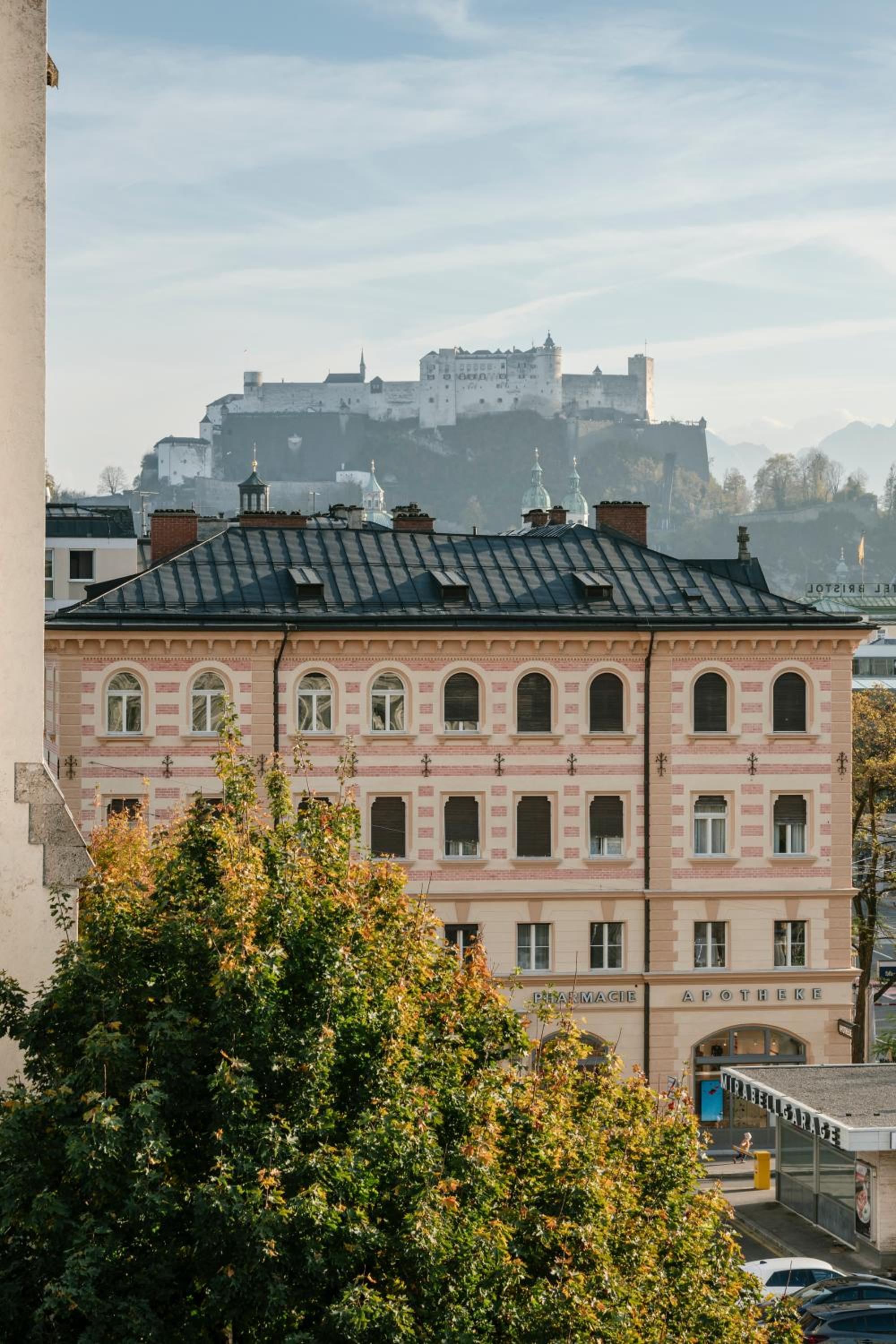 SIGNATURE andrä with castle view photo 2