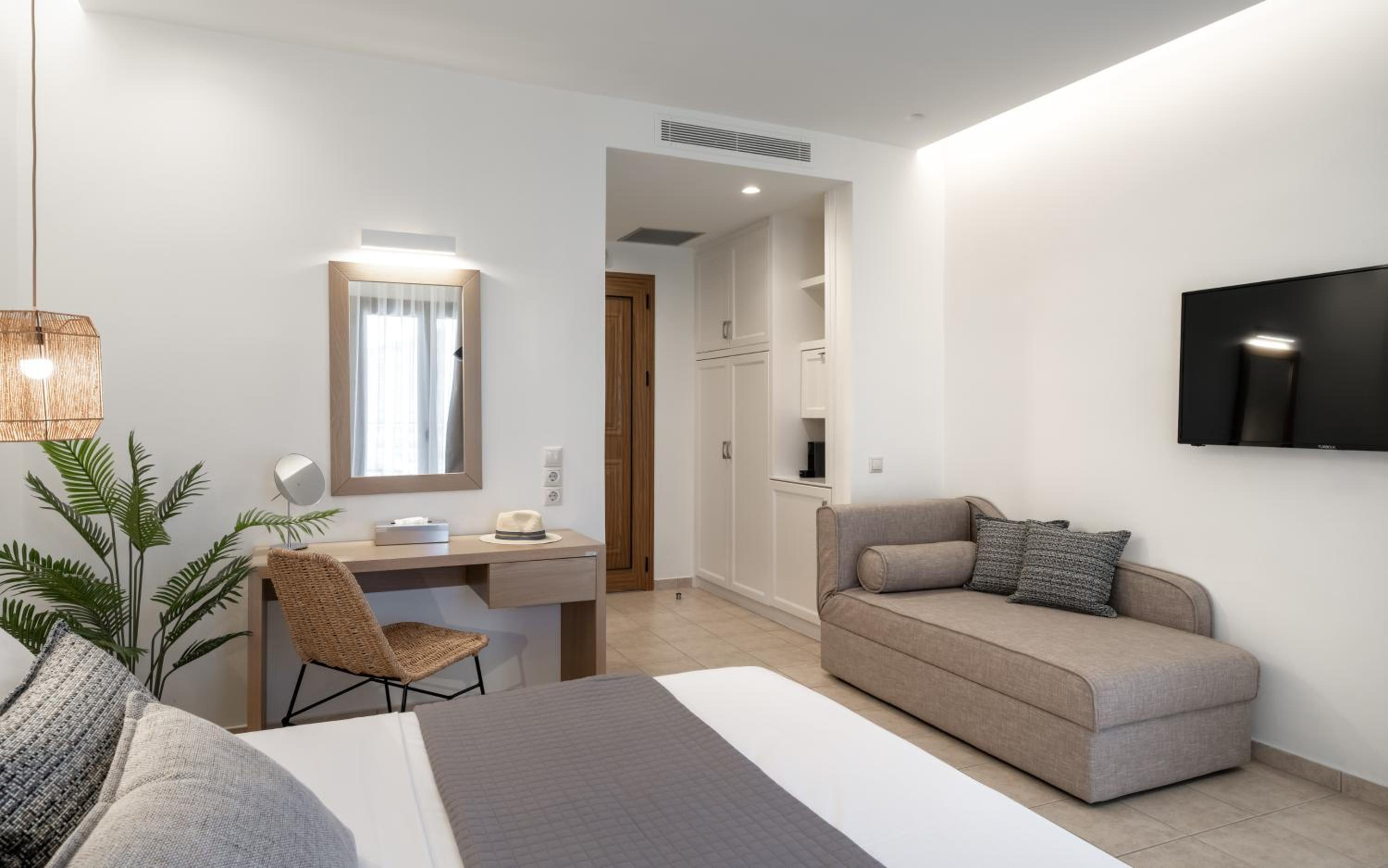 Deluxe Triple Room photo 2