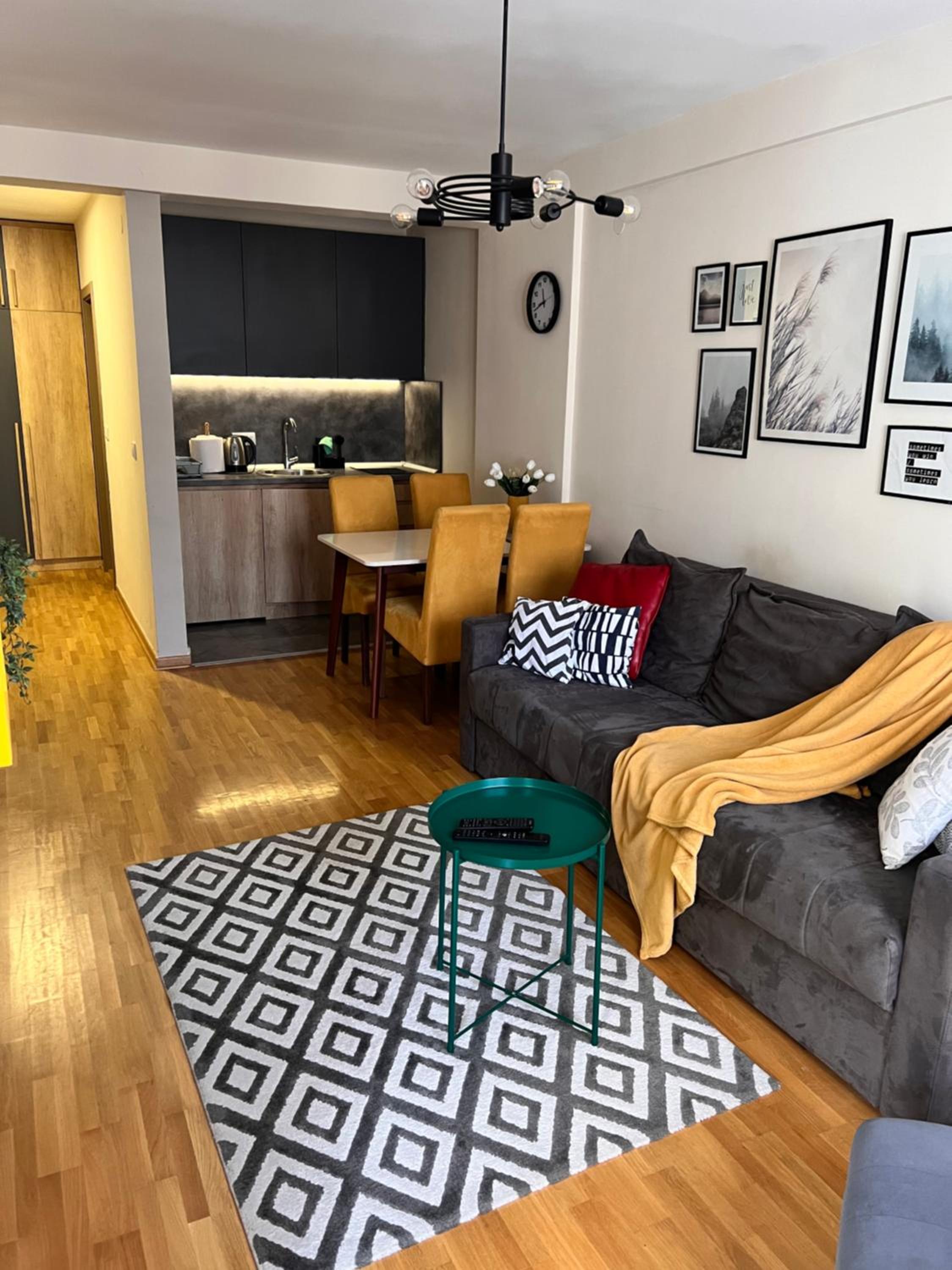 One-Bedroom Apartment photo 1