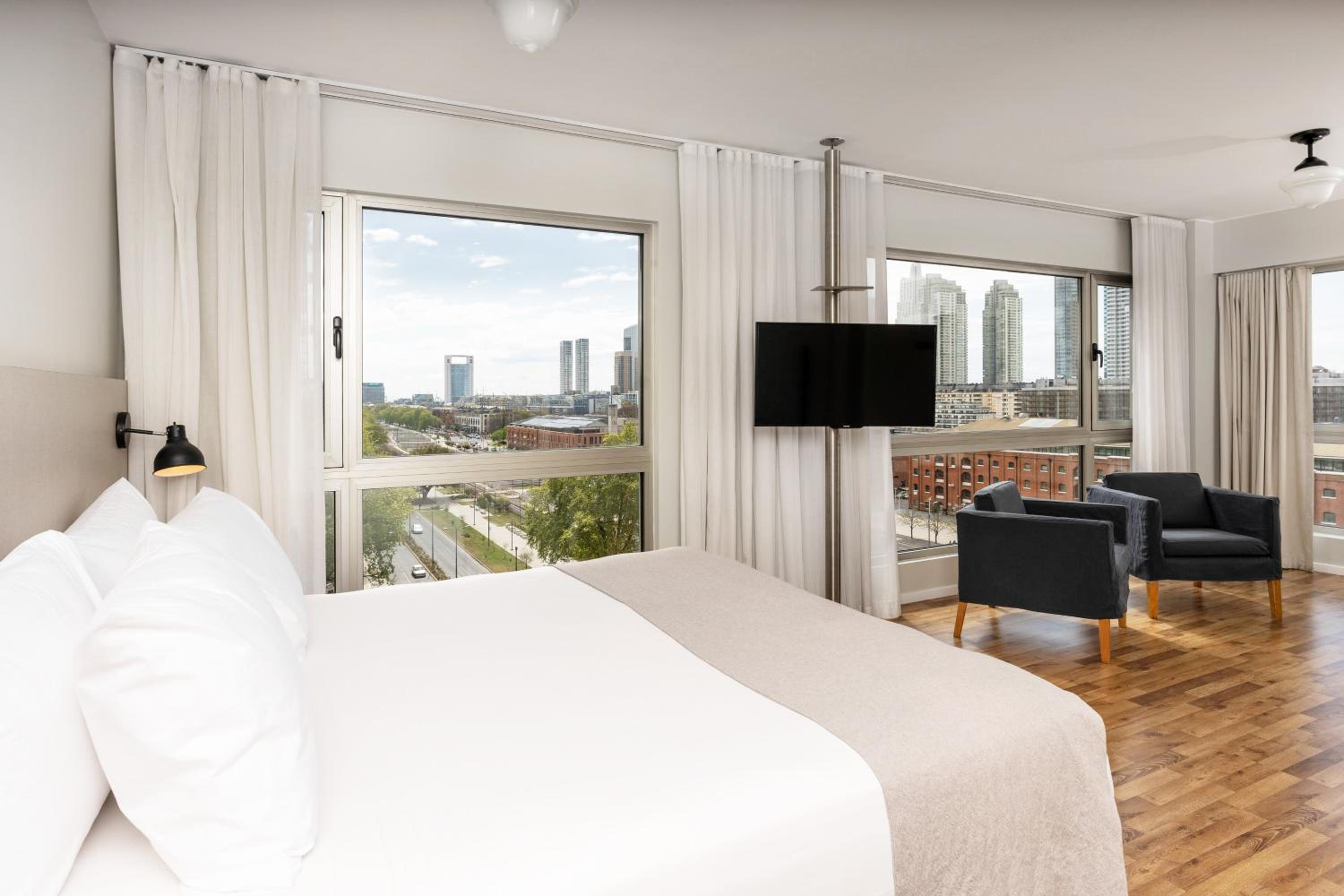 Superior Room (With View) thumbnail 5