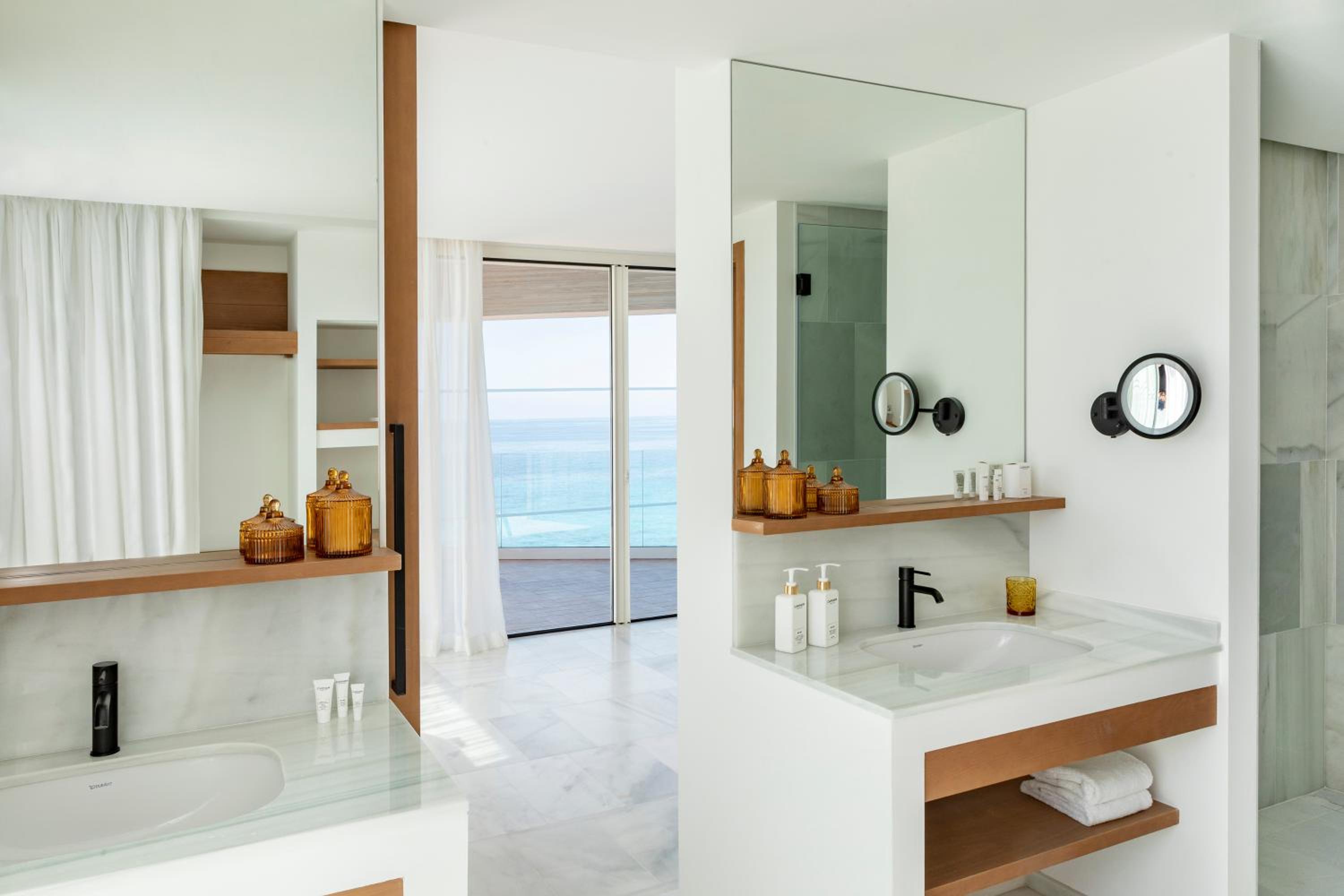 Presidential Suite with Private Pool (2 adults + 2 kids) photo 2