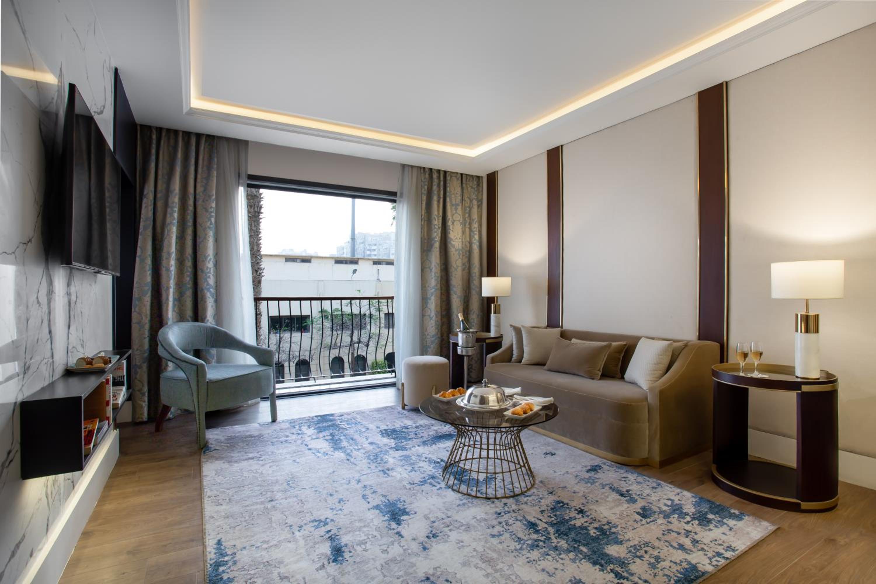 Deluxe Suite - Photo 7