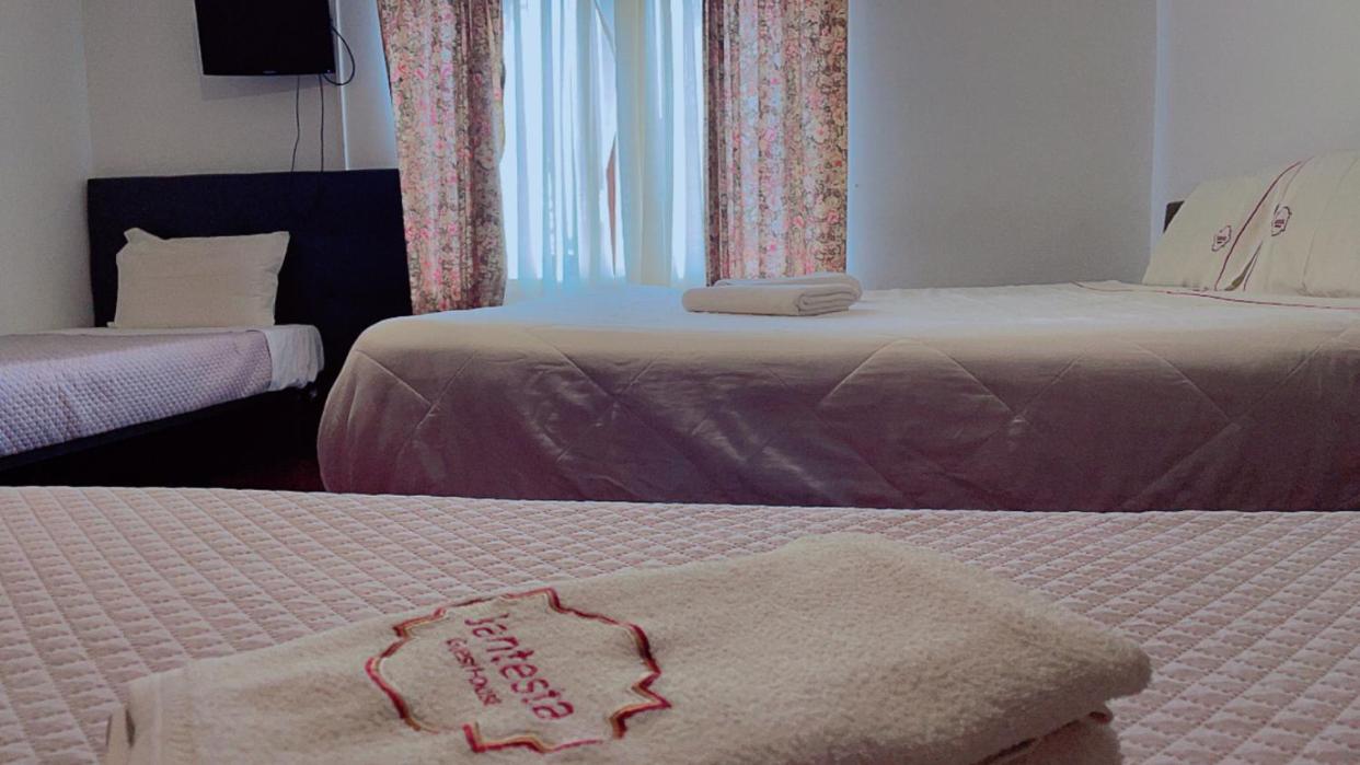 Standard Double Room - Photo 2