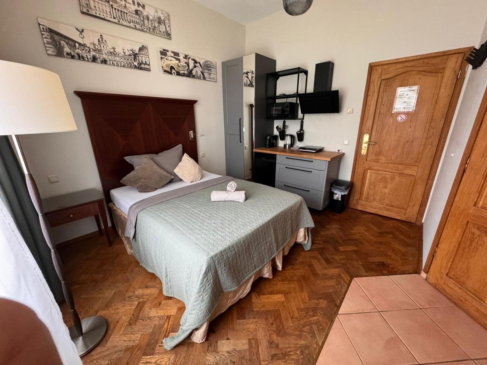 Small Single Room photo 1