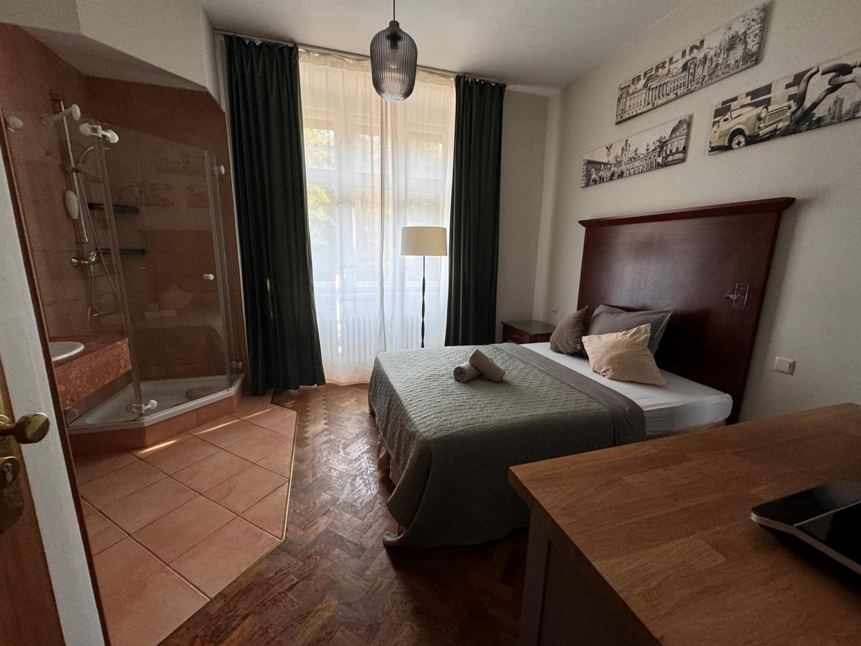 Small Single Room photo 2