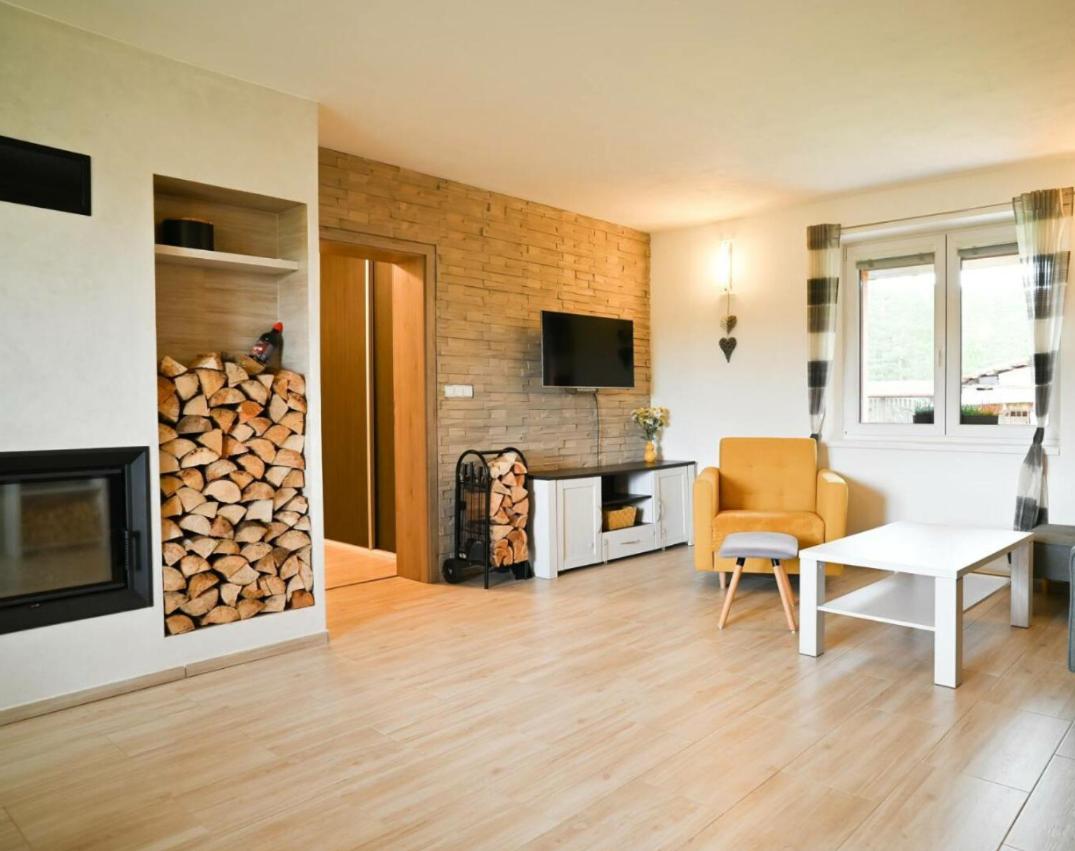 Deluxe King Suite photo 1