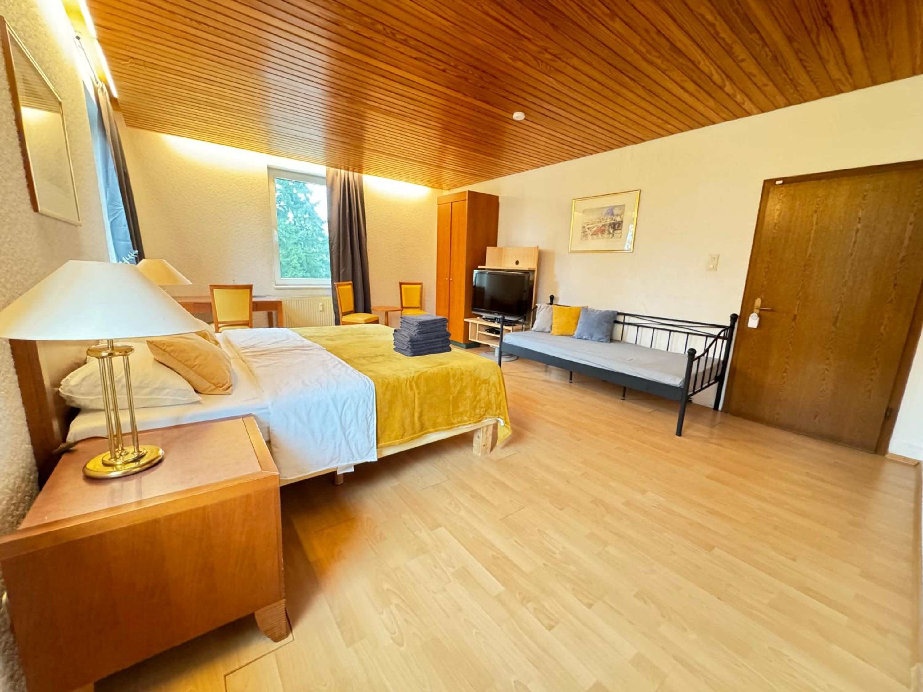 Basic Triple Room with Shared Bathroom photo 1