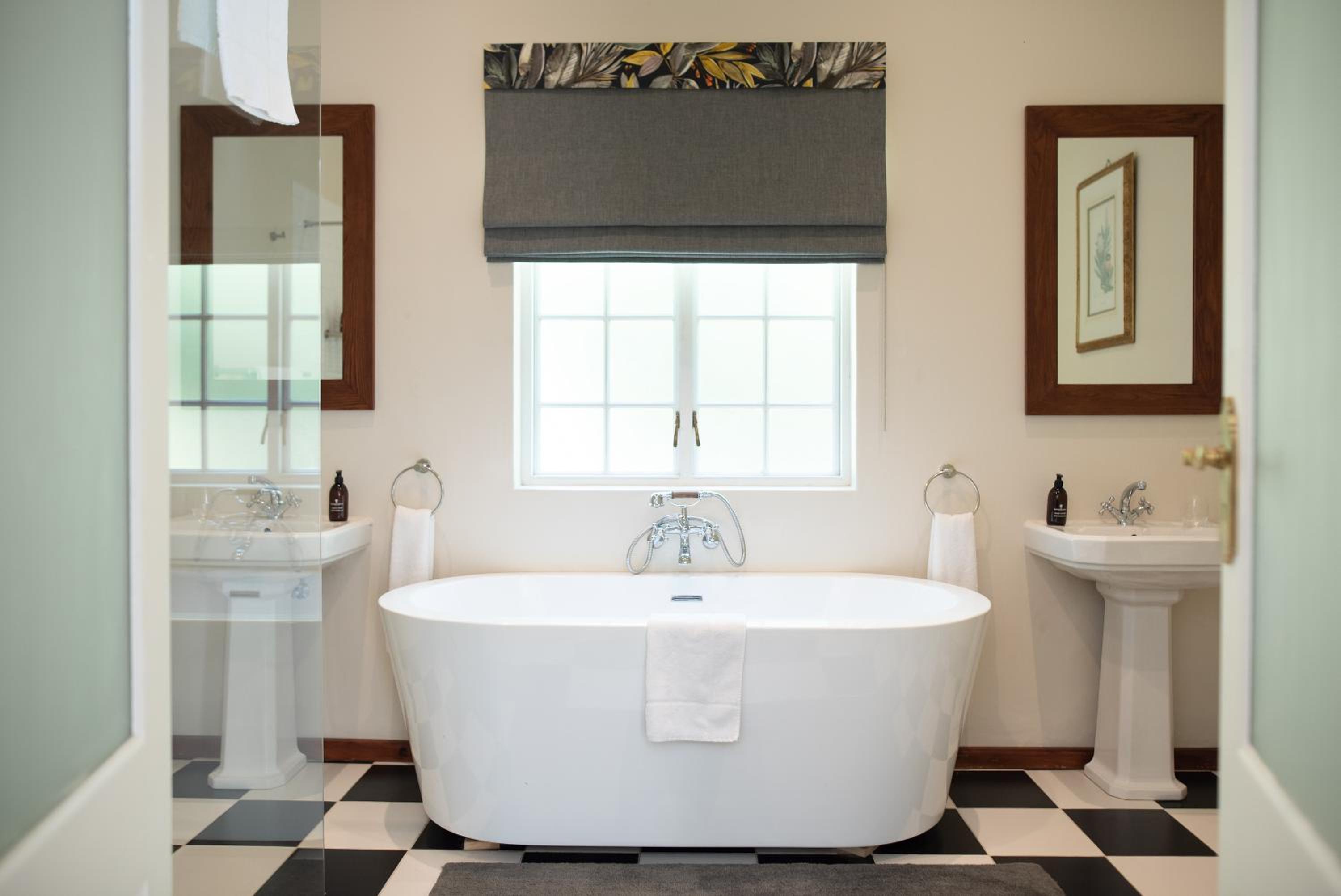 Two-Bedroom Suite - Photo 6