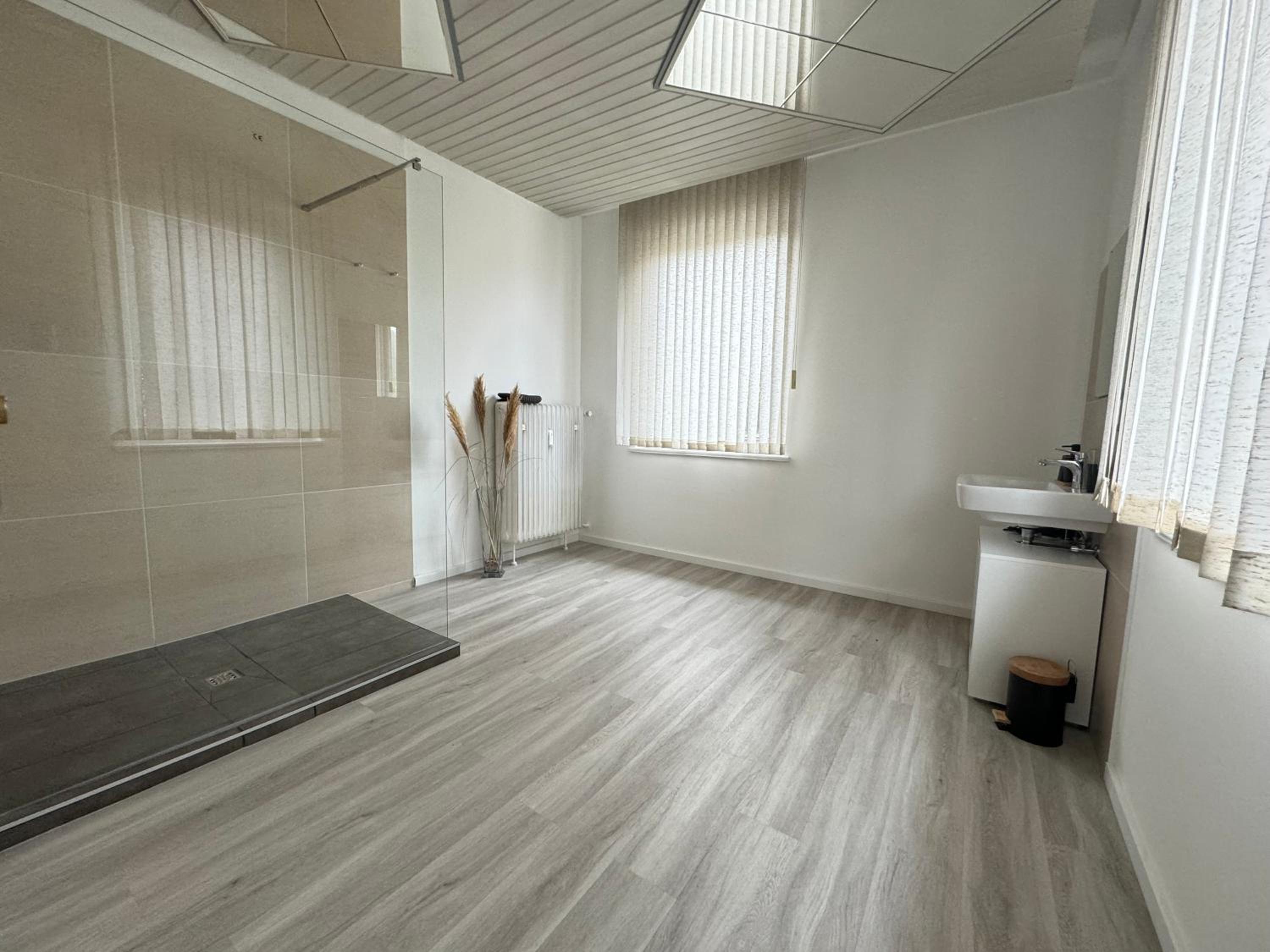 Basic Triple Room with Shared Bathroom photo 3