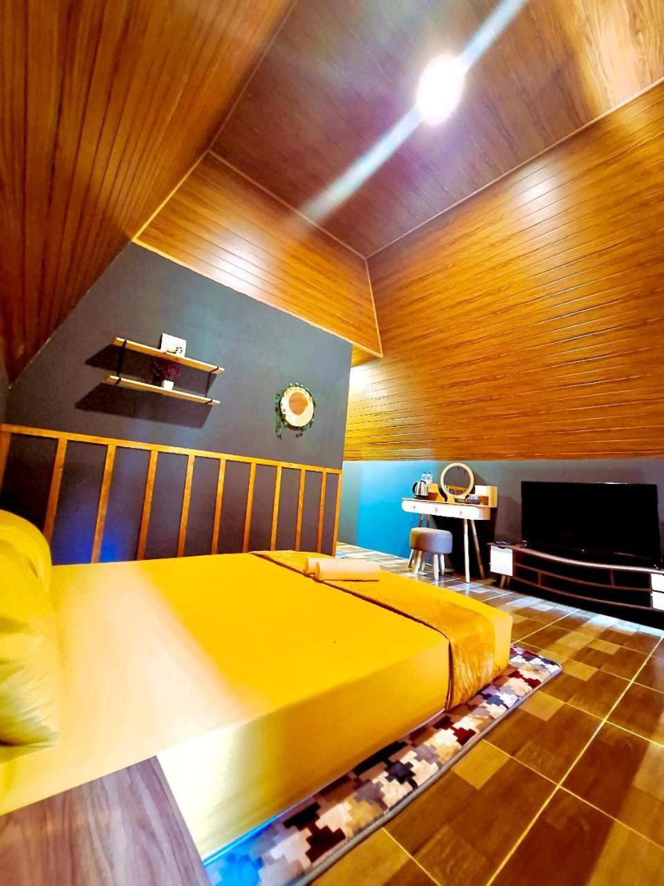 Deluxe Double Room - Photo 9