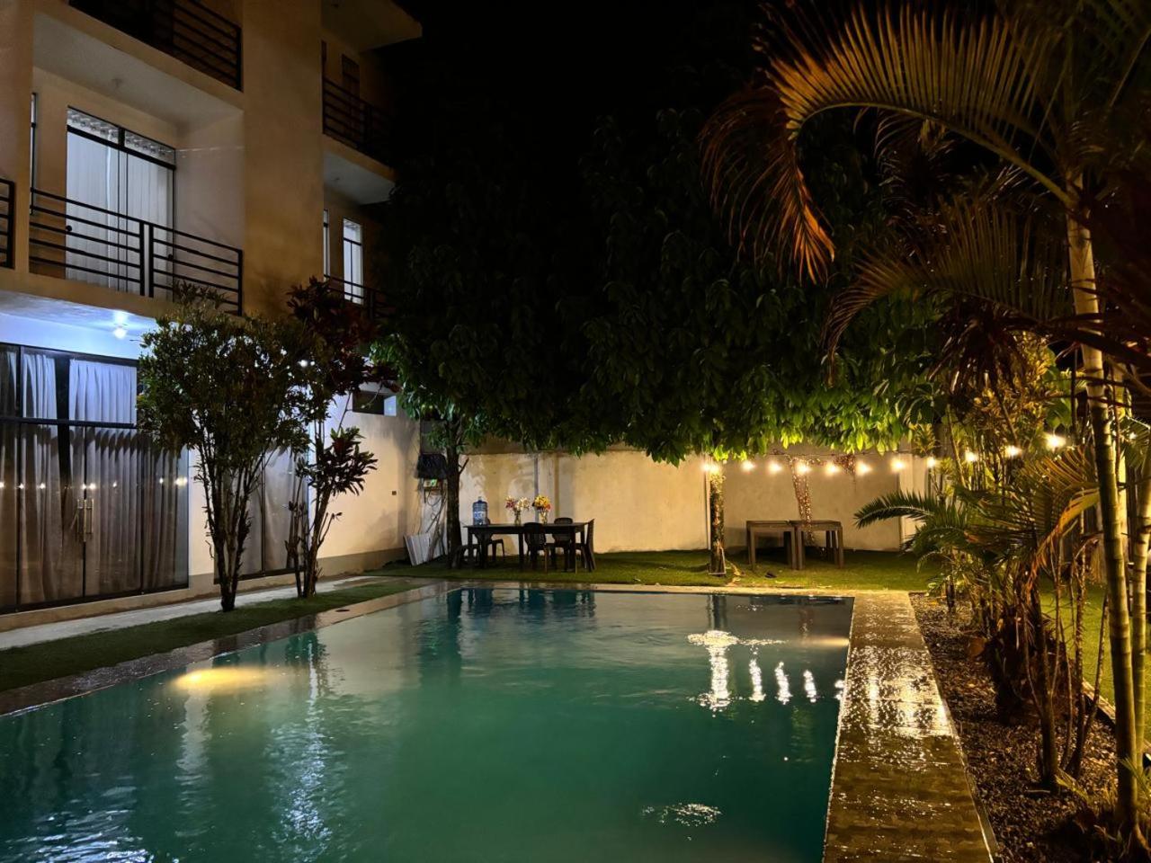 Queen Room With Pool View