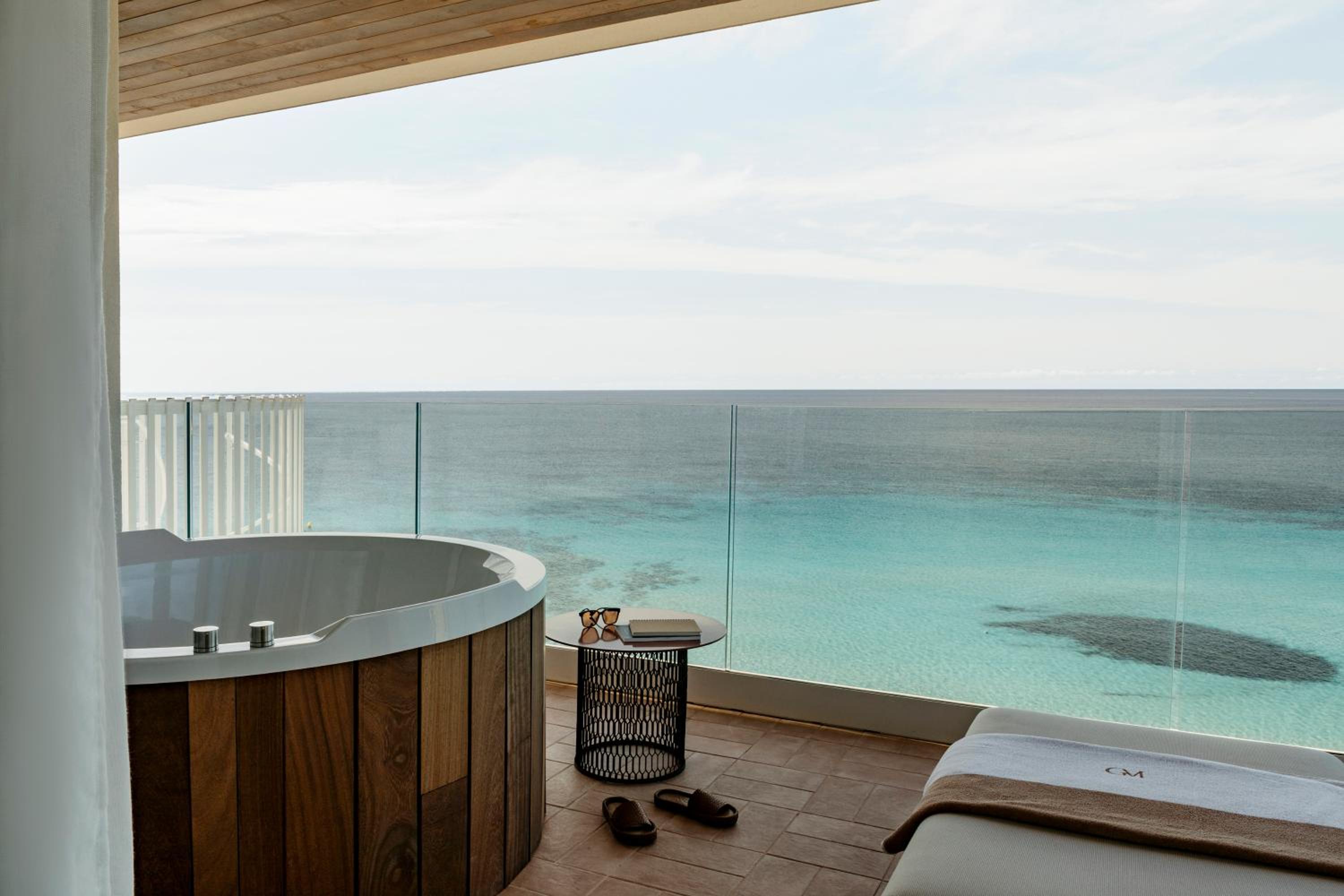 Ocean Suite Sea View with Terrace Bathtub - Photo 7