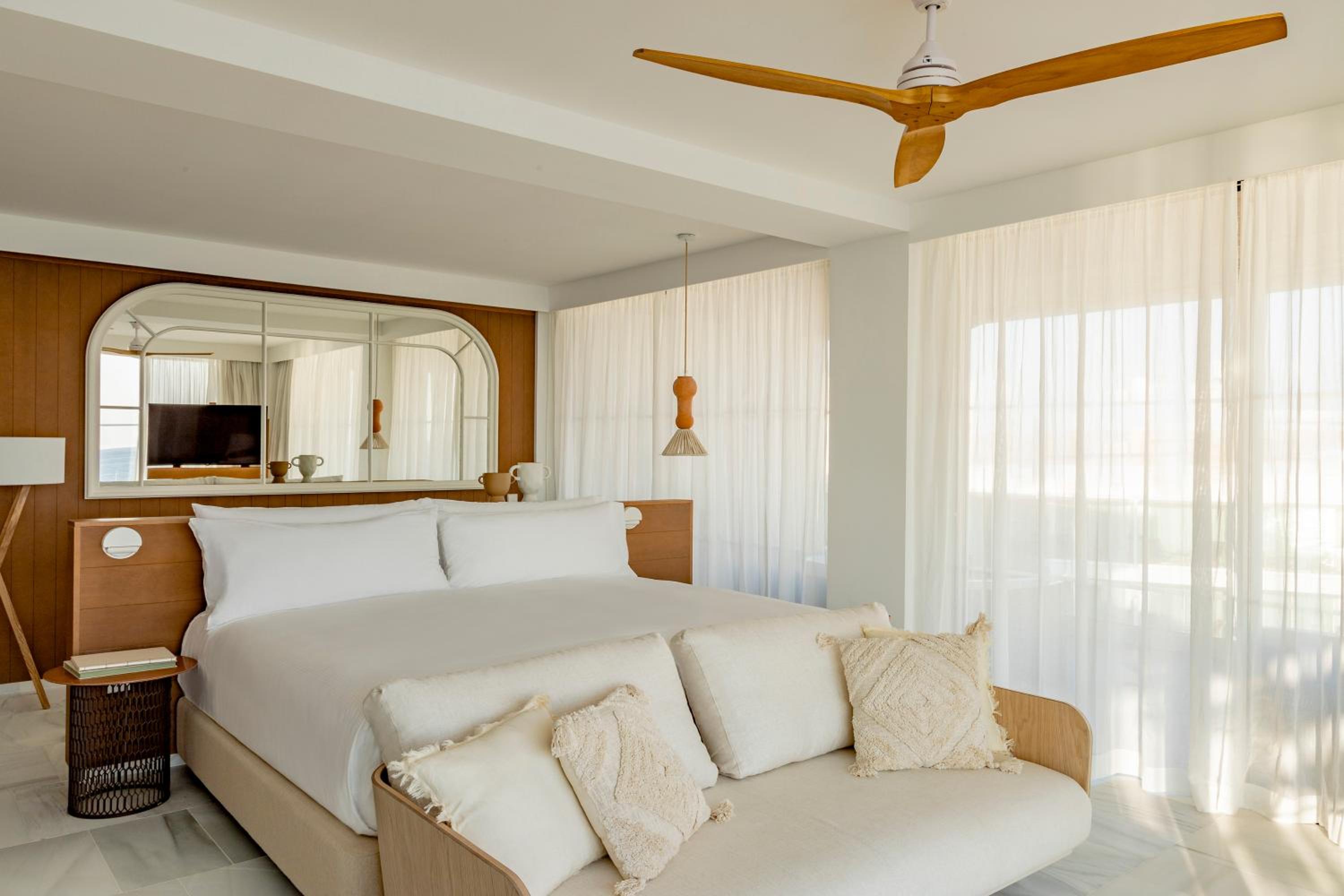 Ocean Suite Sea View with Terrace Bathtub - Photo 4