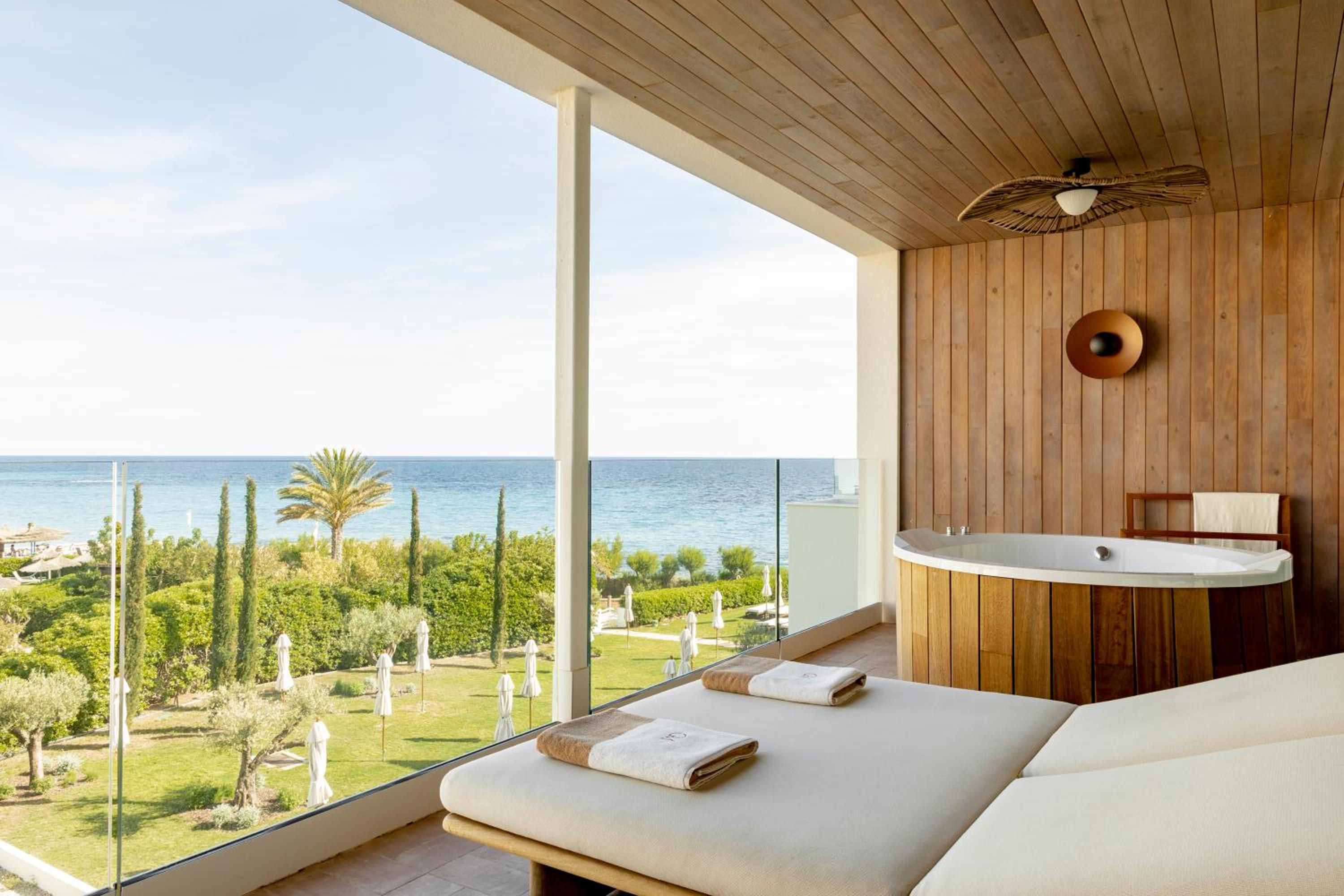 Ocean Suite Sea View with Terrace Bathtub - Photo 5