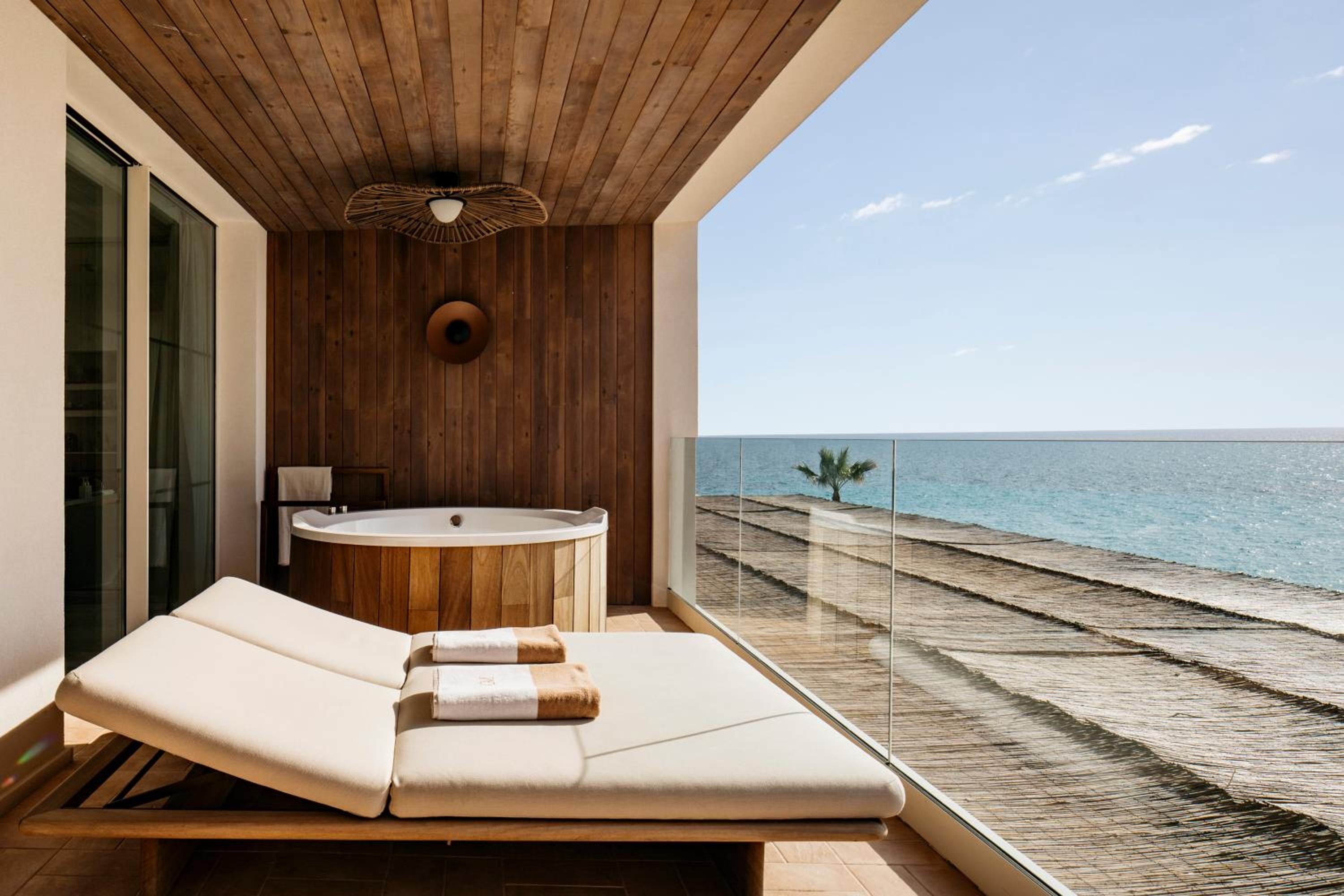 Ocean Suite Sea View with Terrace Bathtub - Photo 6