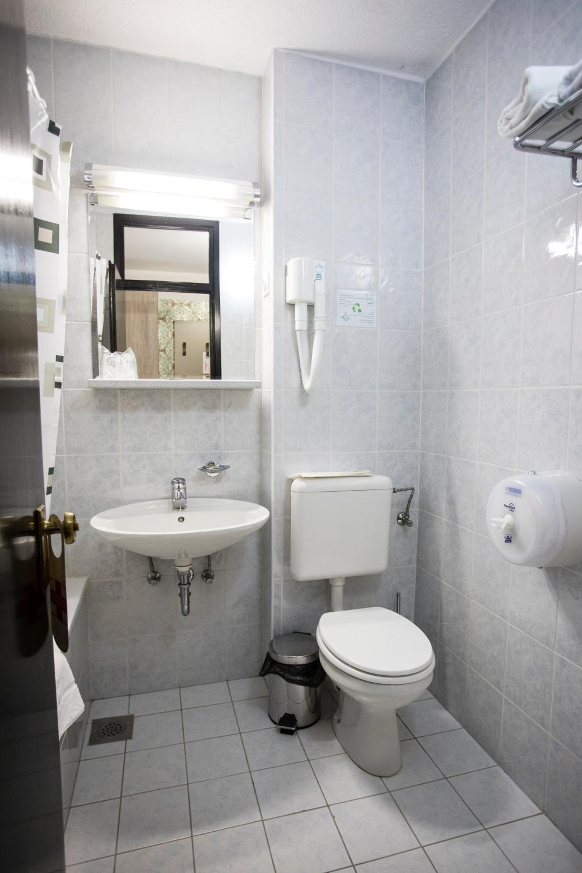 Single Room photo 3