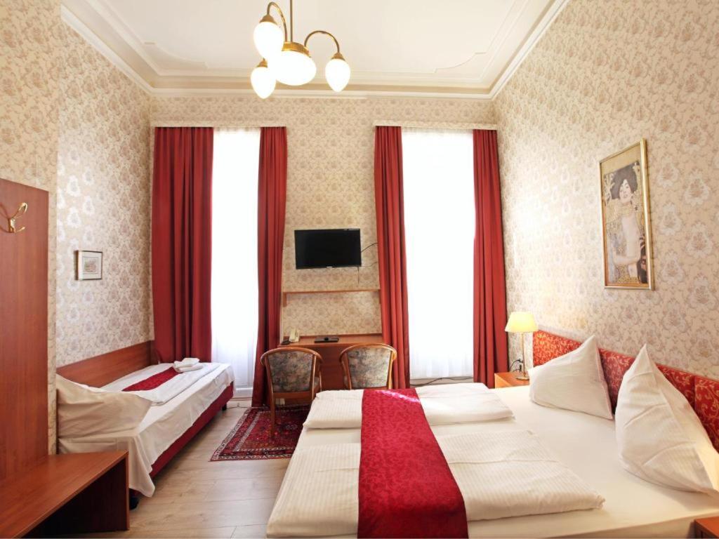 Economy Triple Room