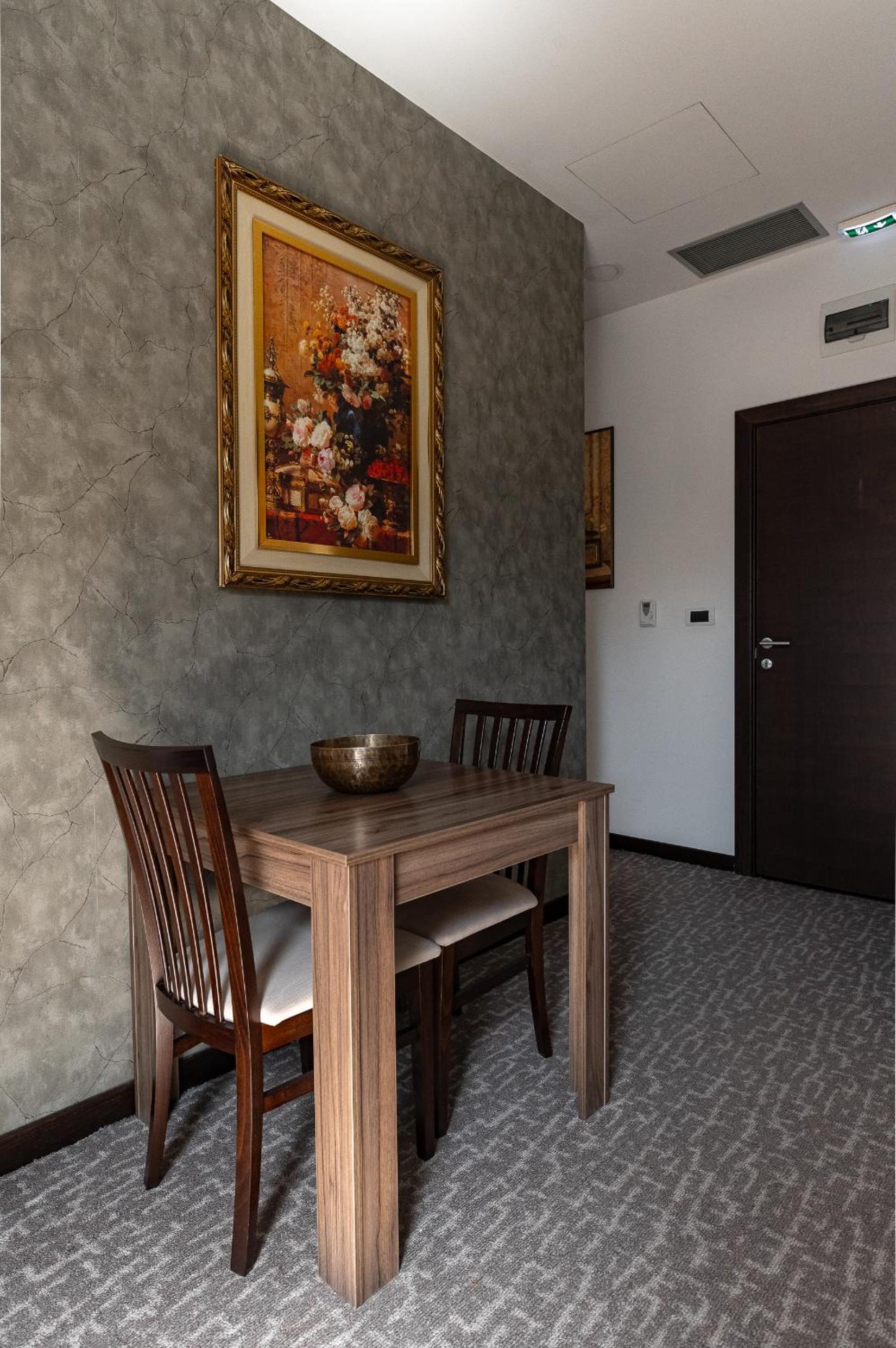 Studio Apartment photo 3