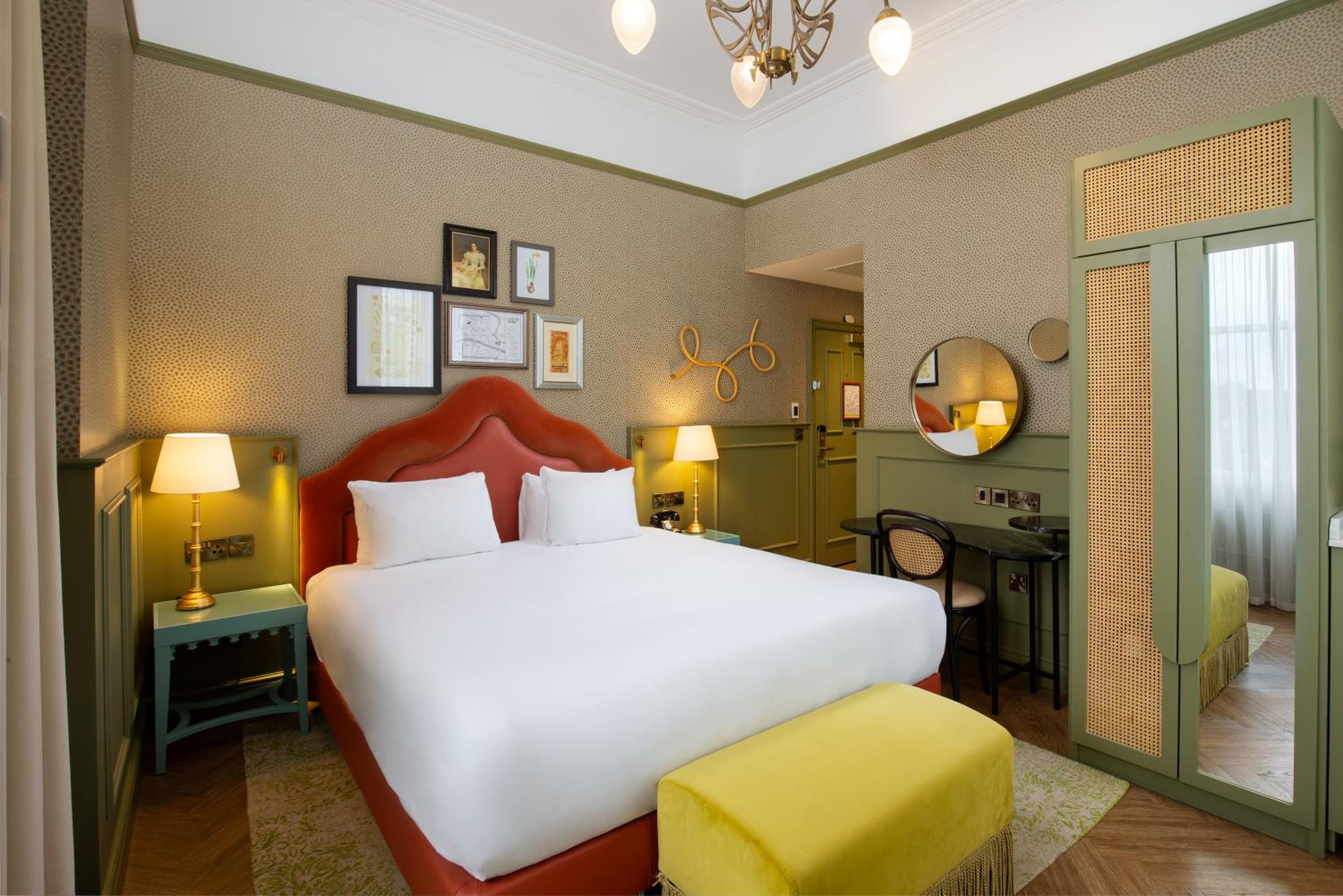 George Walton Deluxe King Room