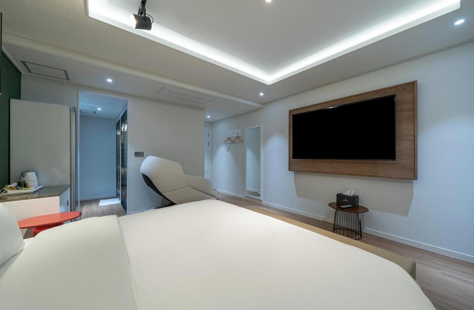 Suite - Photo 4