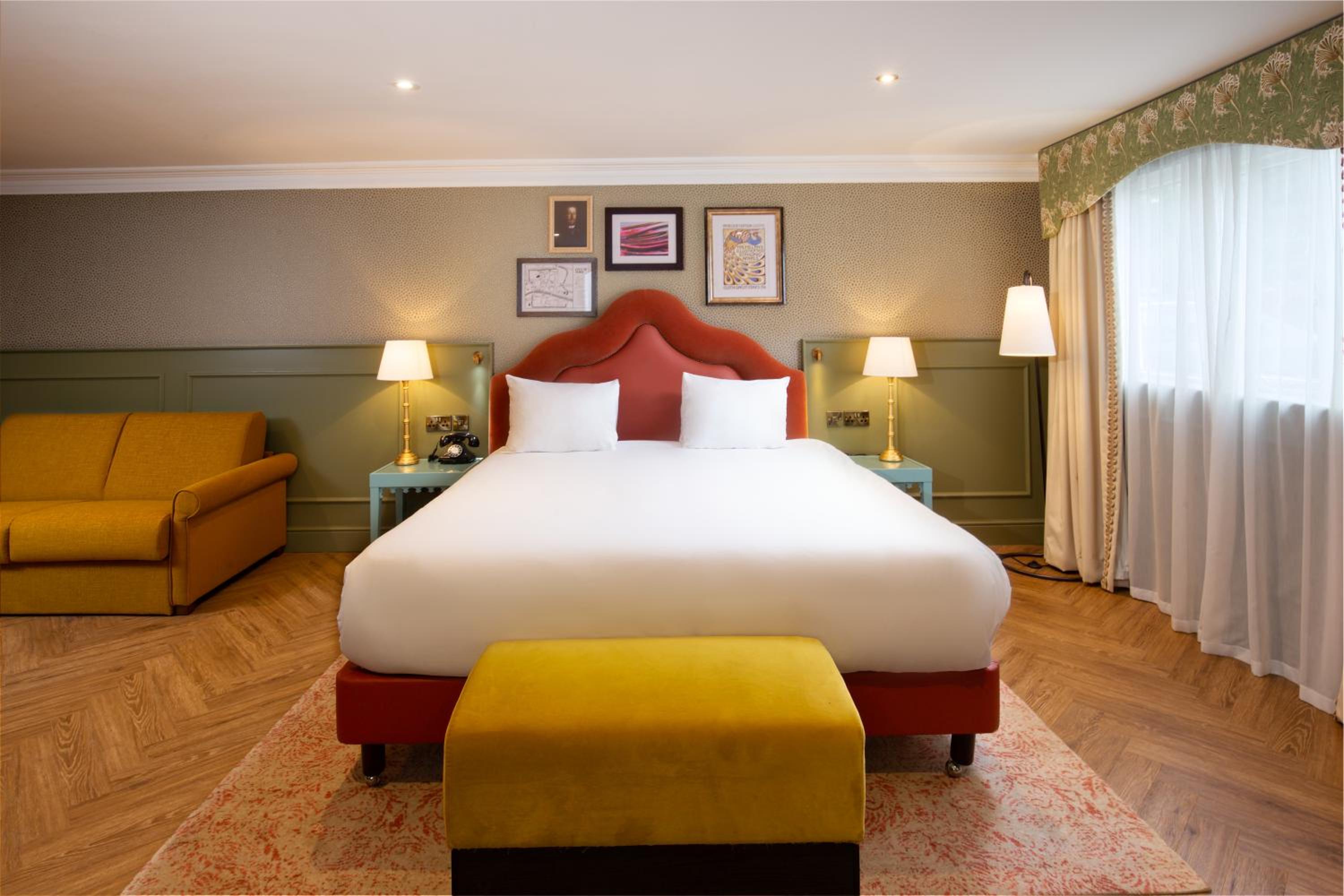 George Walton Junior King Suite