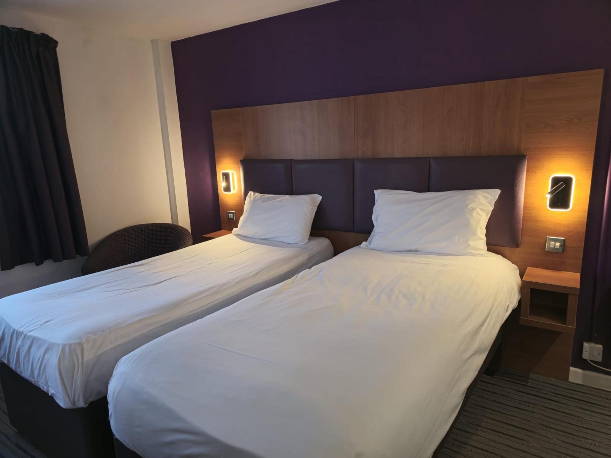 Standard Twin Room - Photo 1