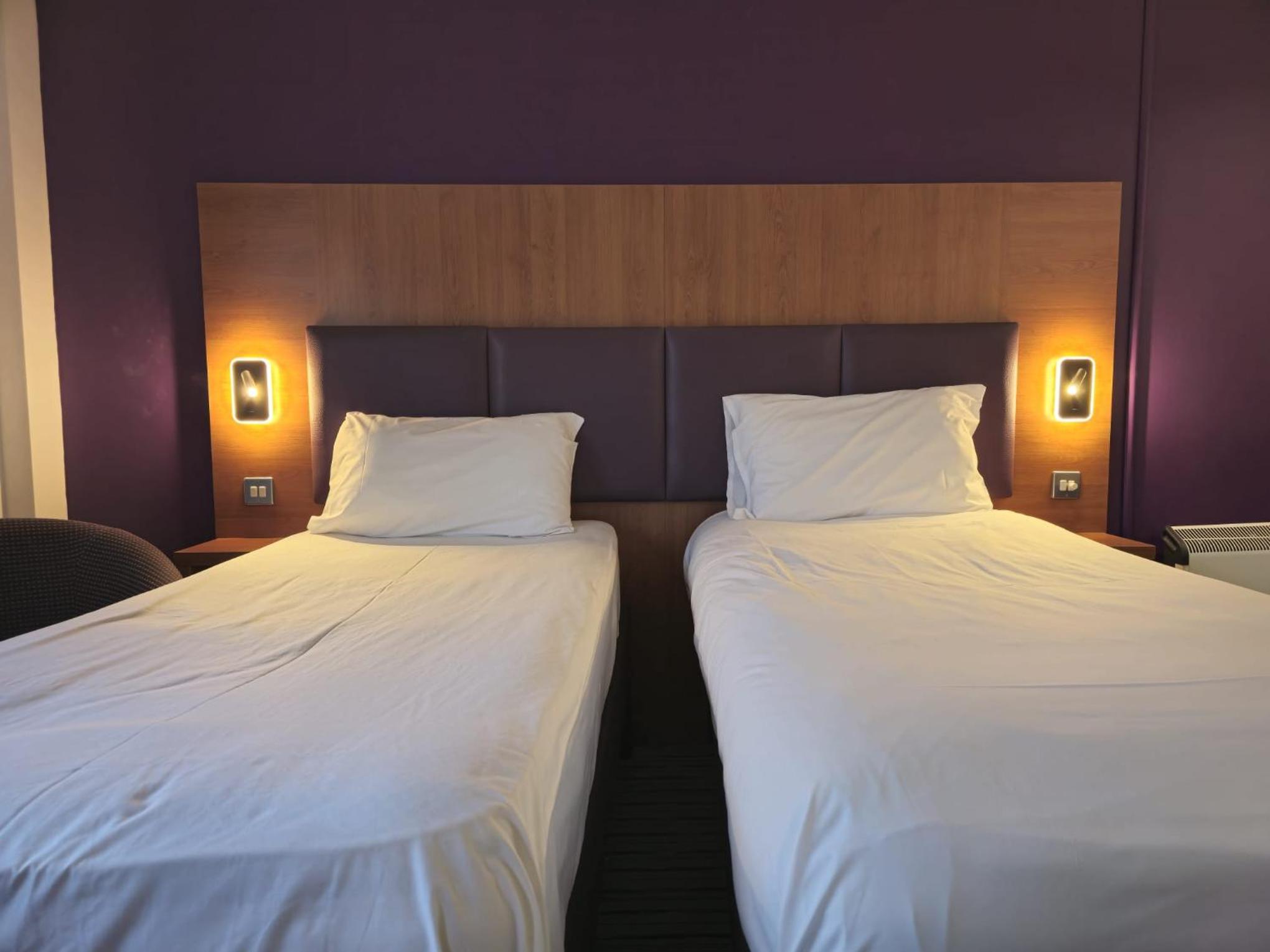 Standard Twin Room - Photo 2