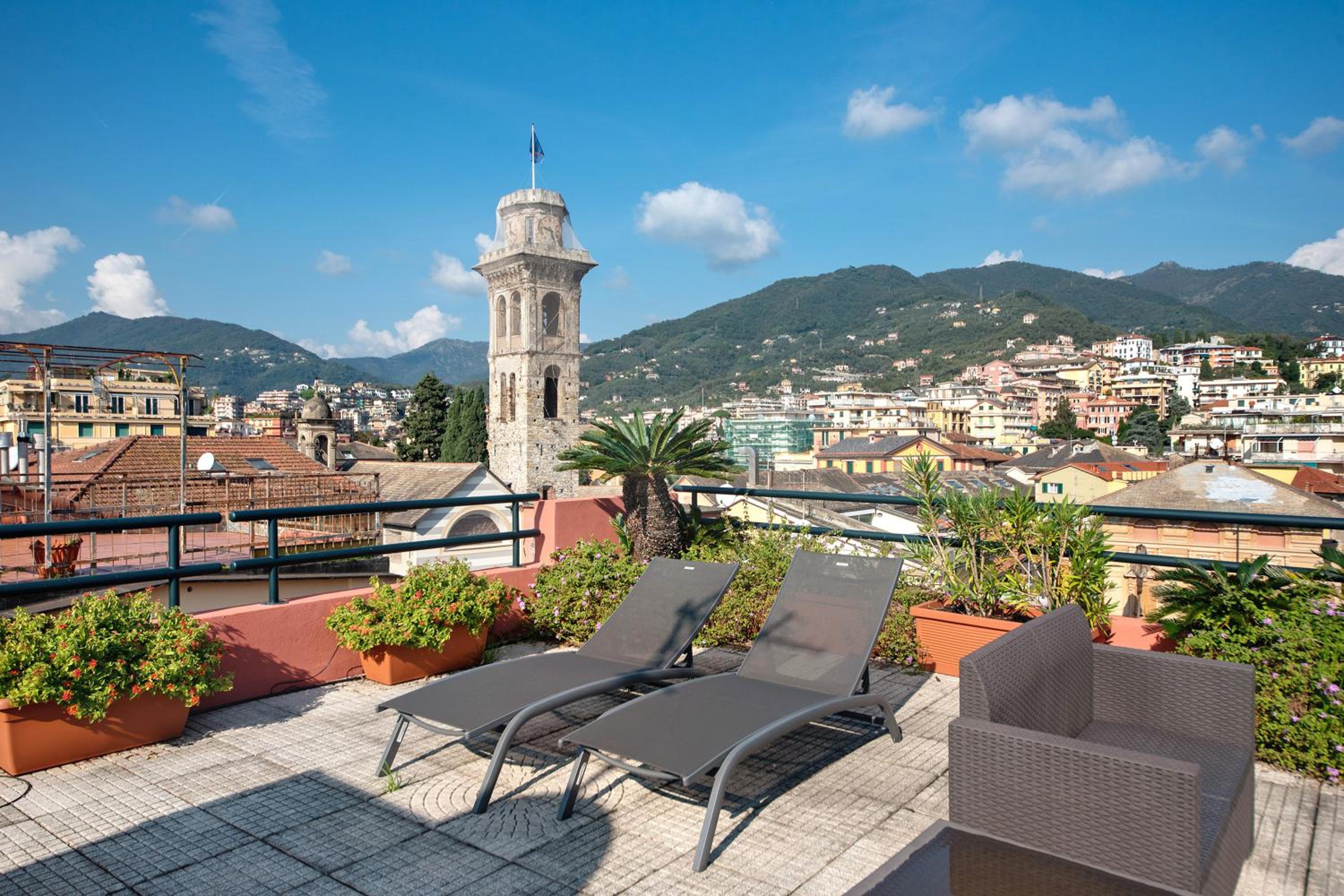 Two-Bedroom Deluxe Apartment with Balcony photo 2