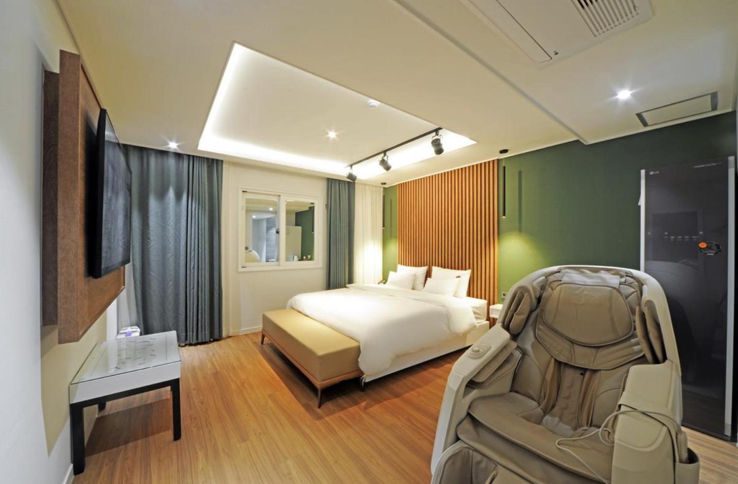 Suite - Photo 2