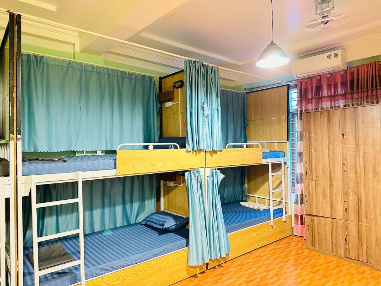 8-Bed Mixed Dormitory Room photo 2