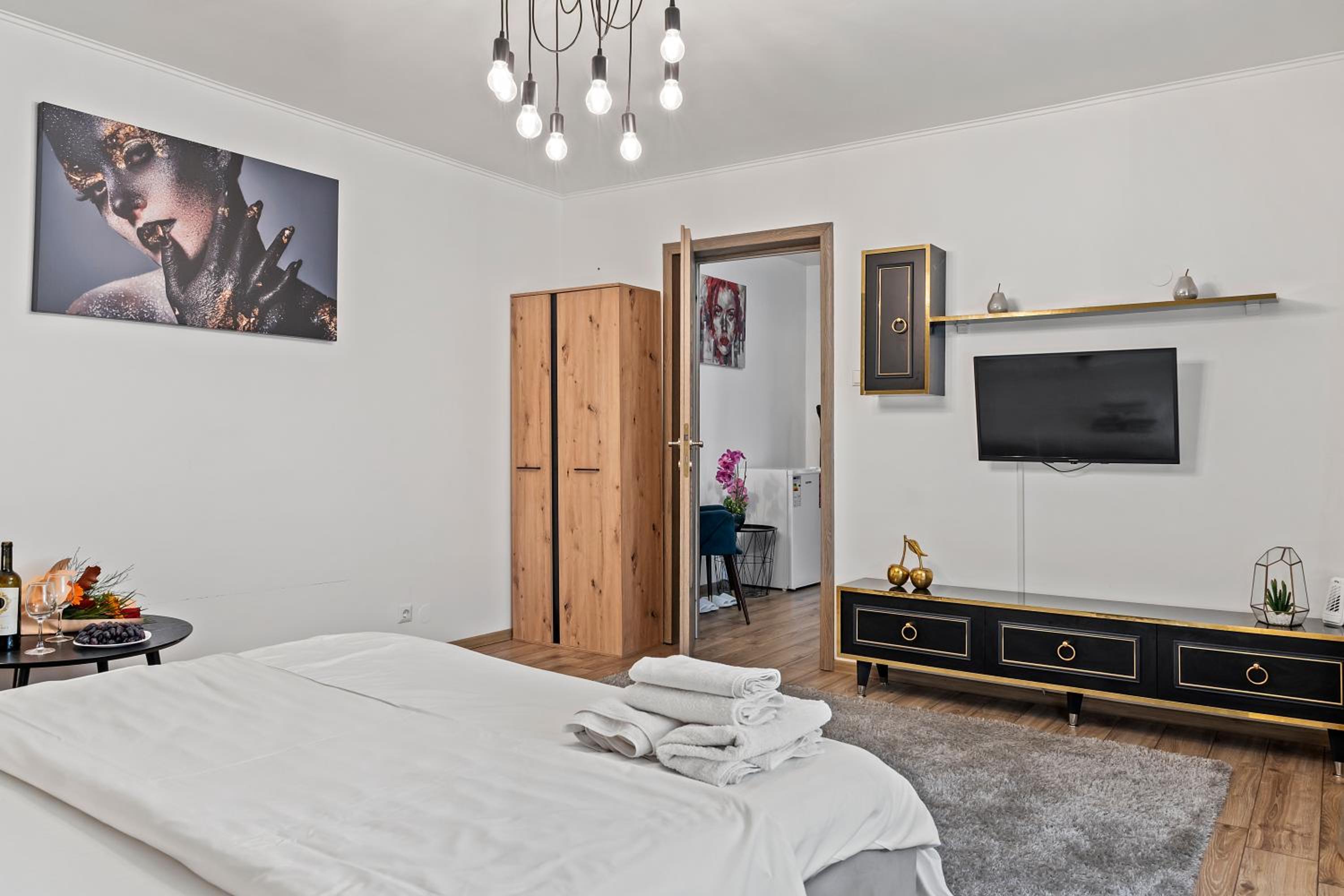 One-Bedroom Apartment - Photo 1