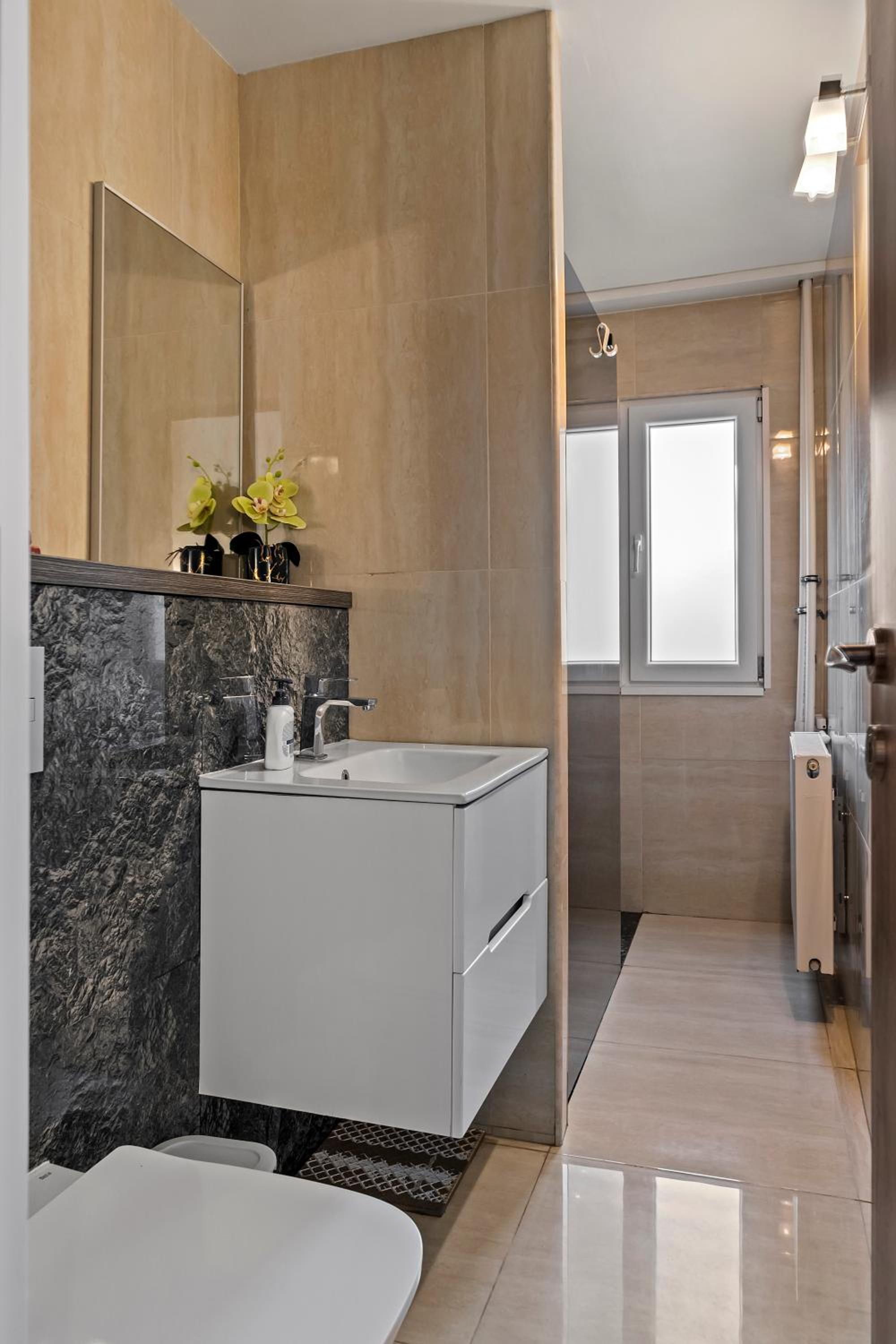 One-Bedroom Apartment - Photo 3