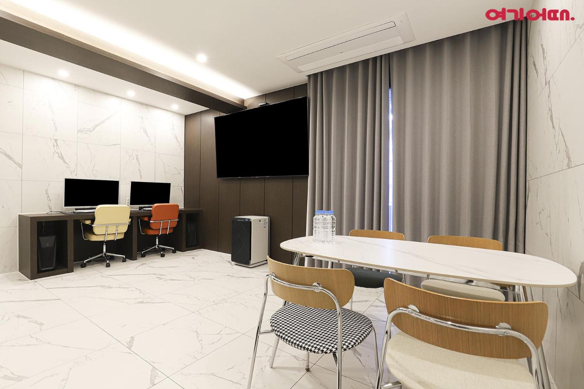 Double or Twin Room with Terrace photo 3