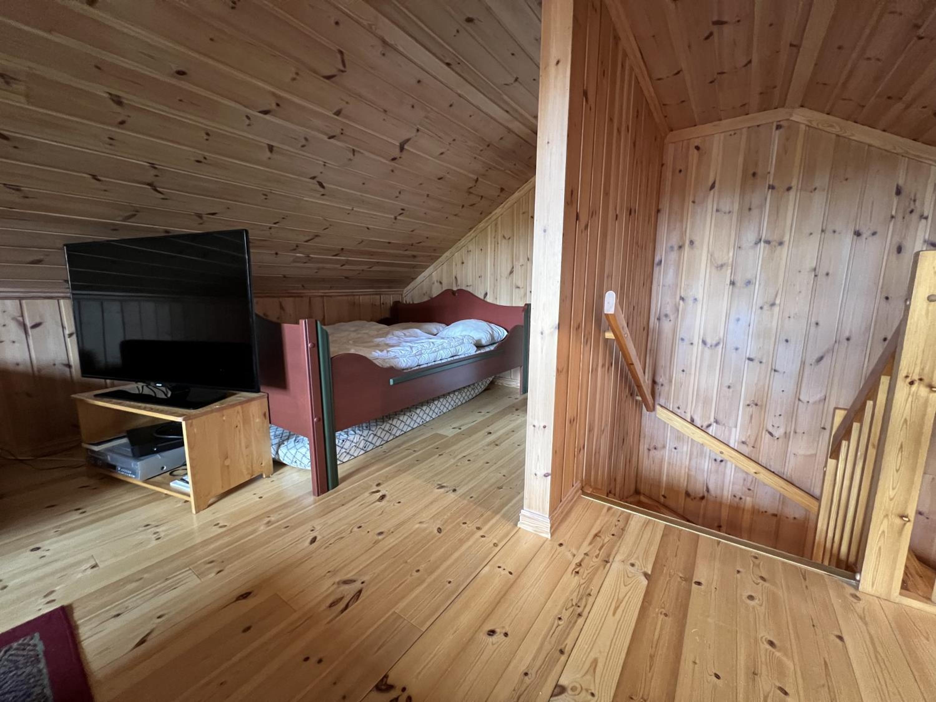 Four-Bedroom Apartment with Balcony  photo 3